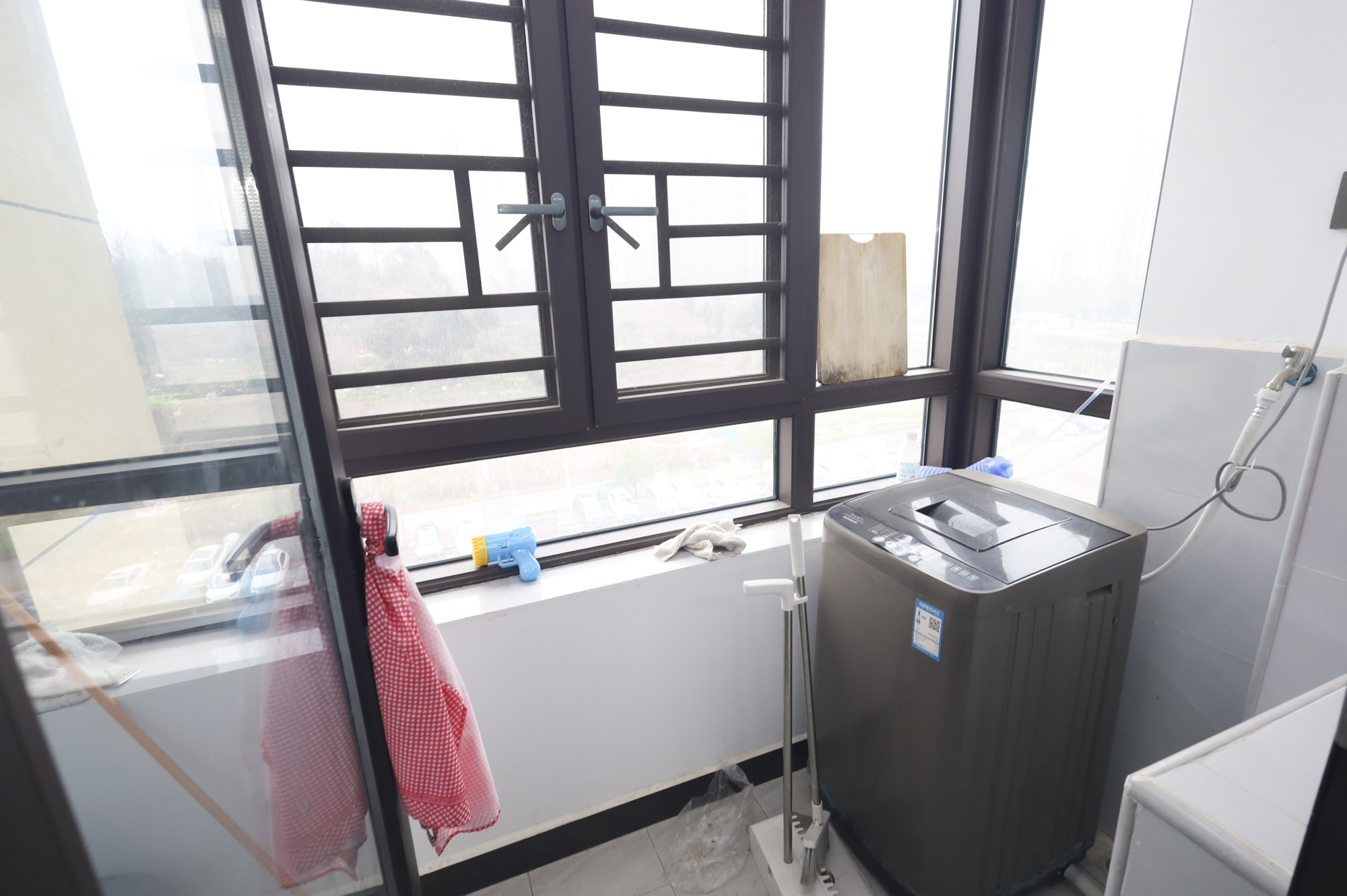 绿地海外滩二期  3室2厅2卫   85.50万阳台