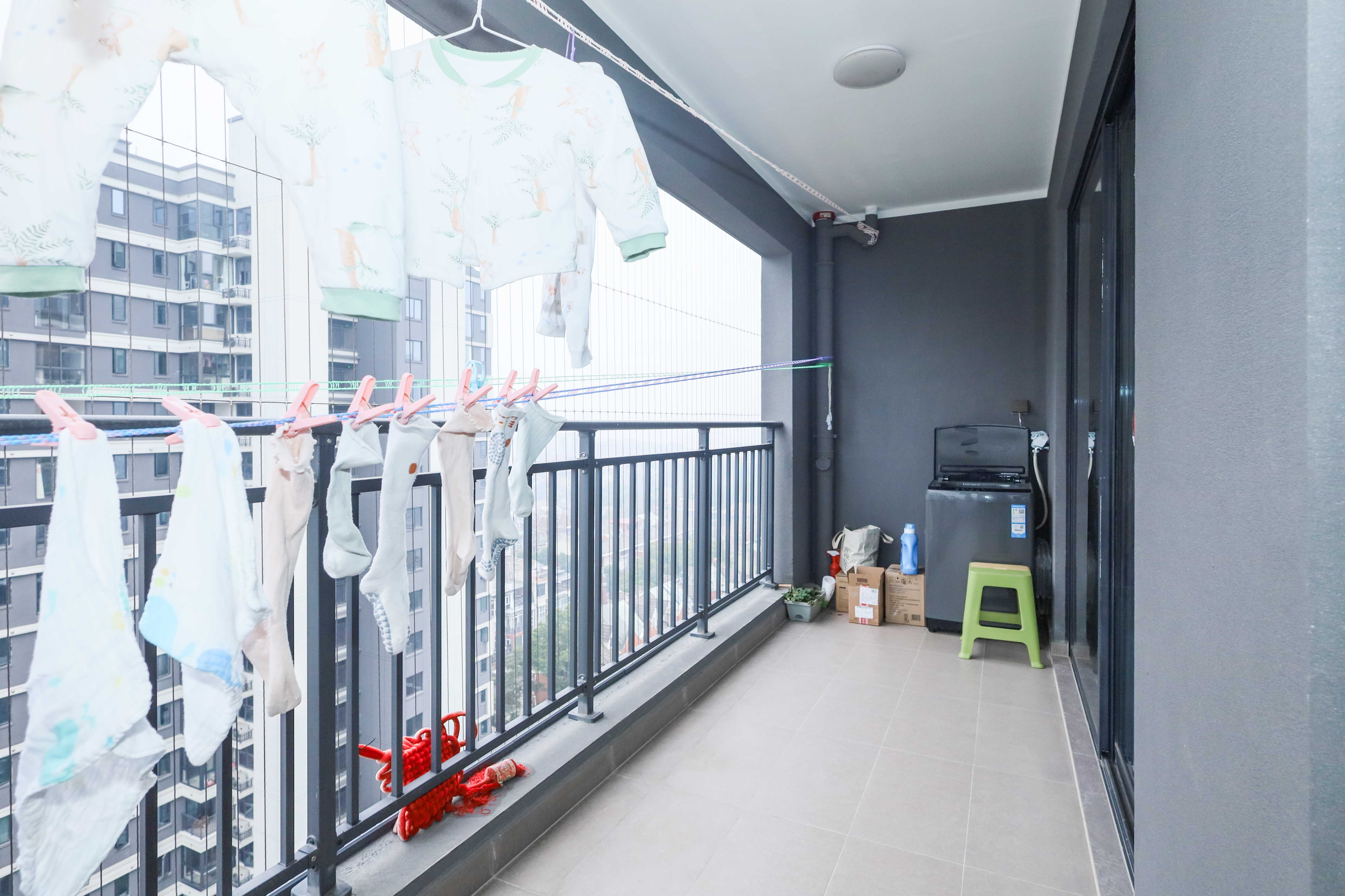 旭辉铂宸府  4室2厅2卫   160.00万阳台