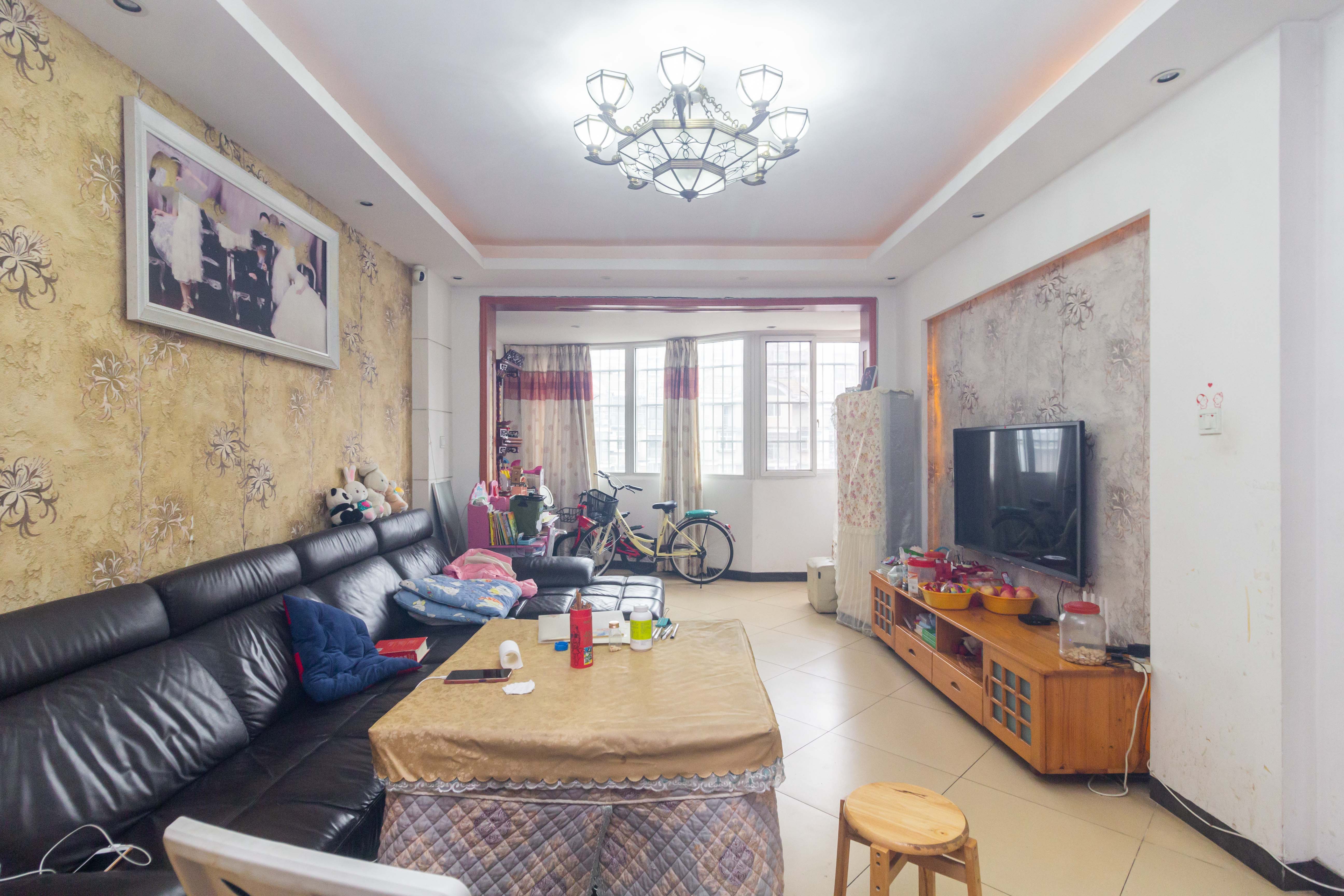 星城国际 4室3厅4卫 96.0万 星城国际 4室3厅4卫 96.0万客厅