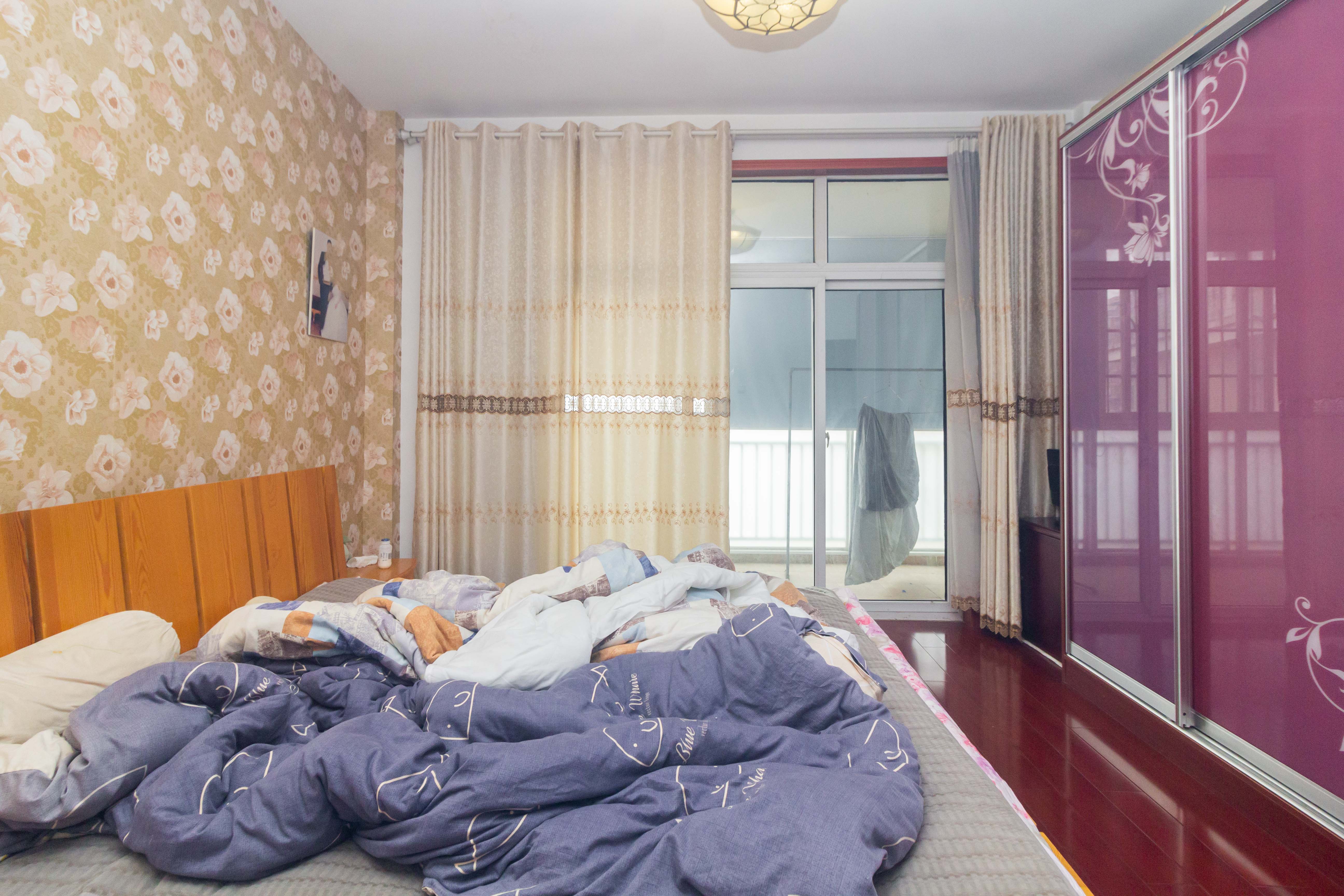 星城国际 4室3厅4卫 96.0万 星城国际 4室3厅4卫 96.0万卧室