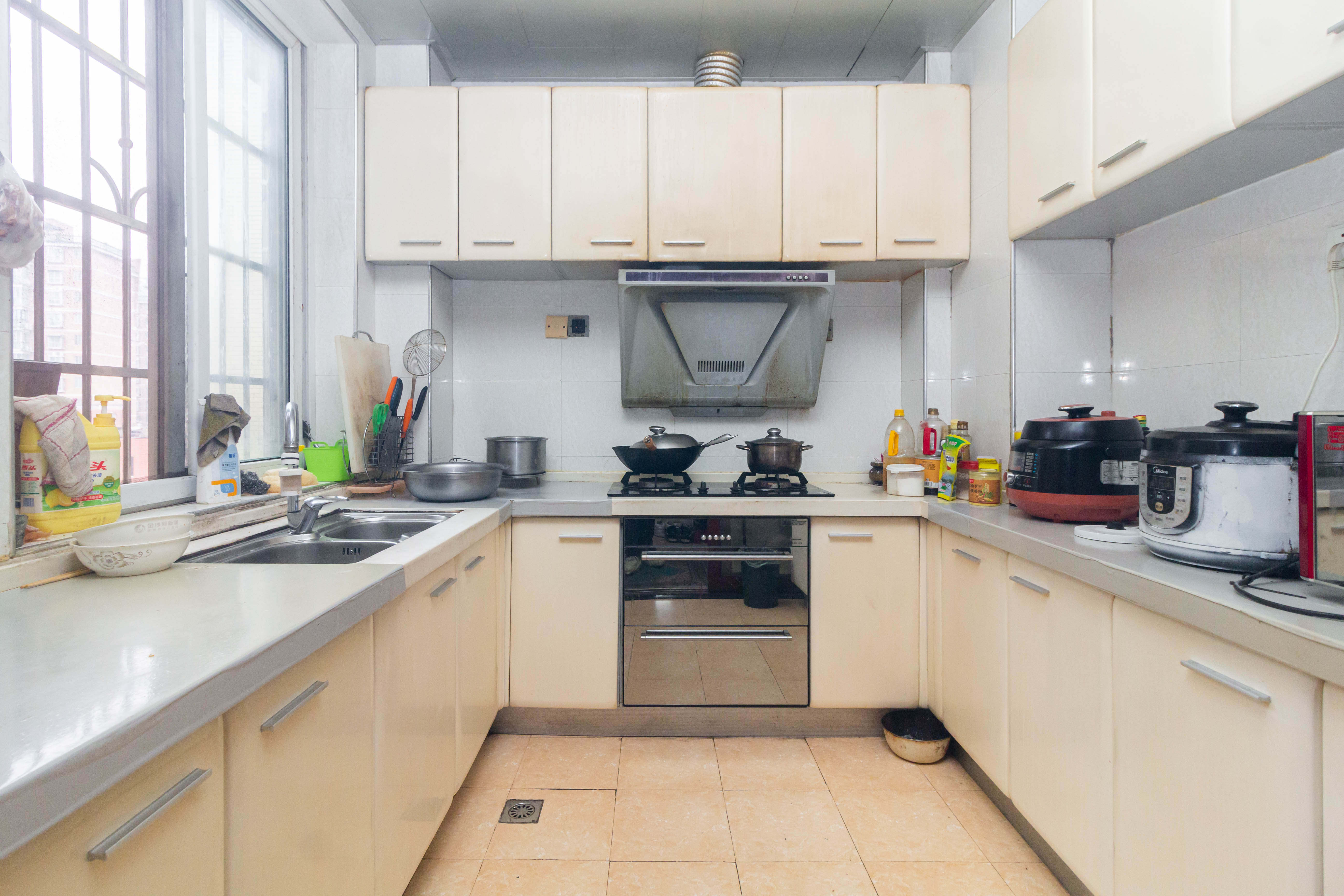 星城国际 4室3厅4卫 96.0万 星城国际 4室3厅4卫 96.0万厨房