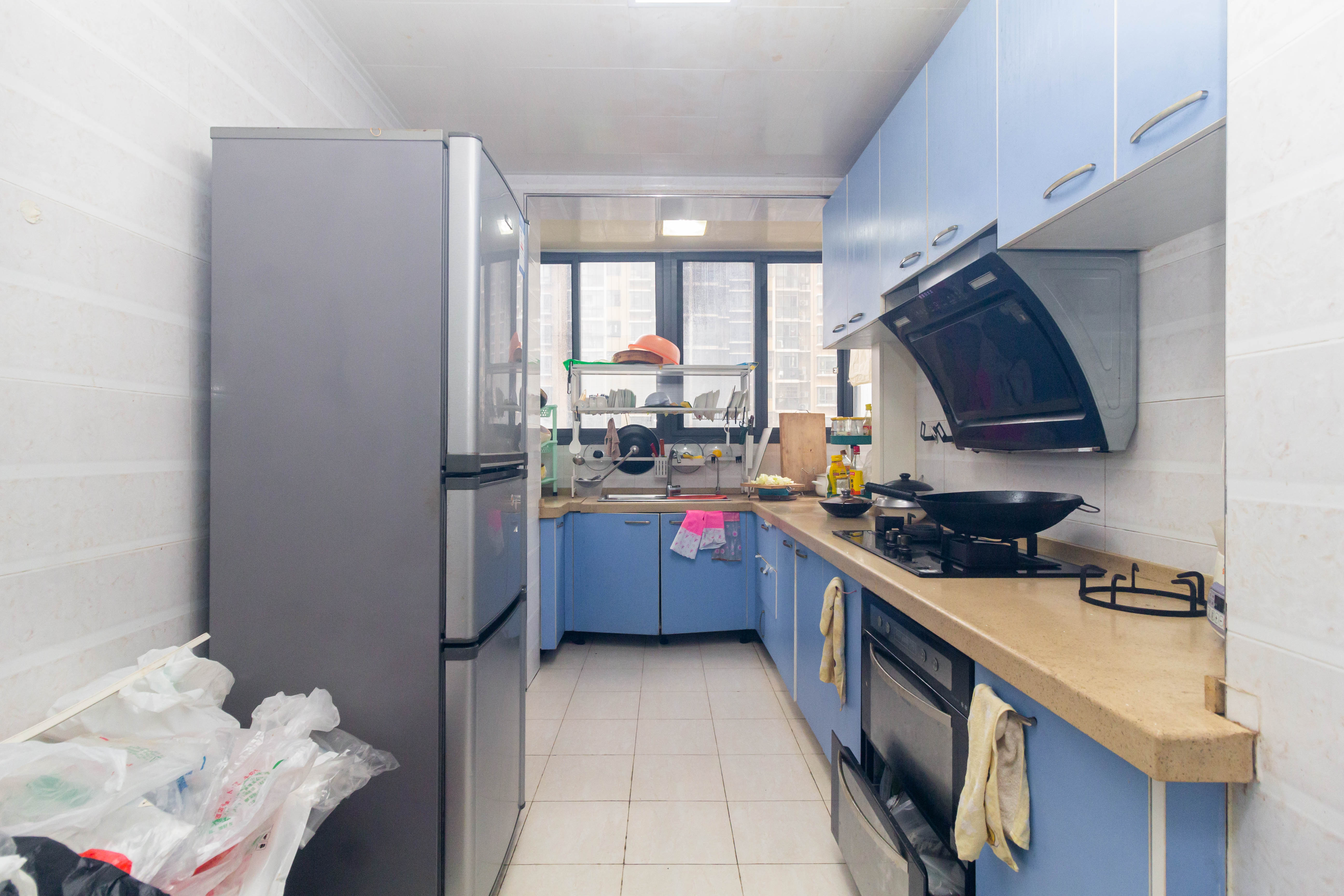 中国铁建国际城一期  3室2厅2卫    60.8万 中国铁建国际城一期  3室2厅2卫    60.8万厨房