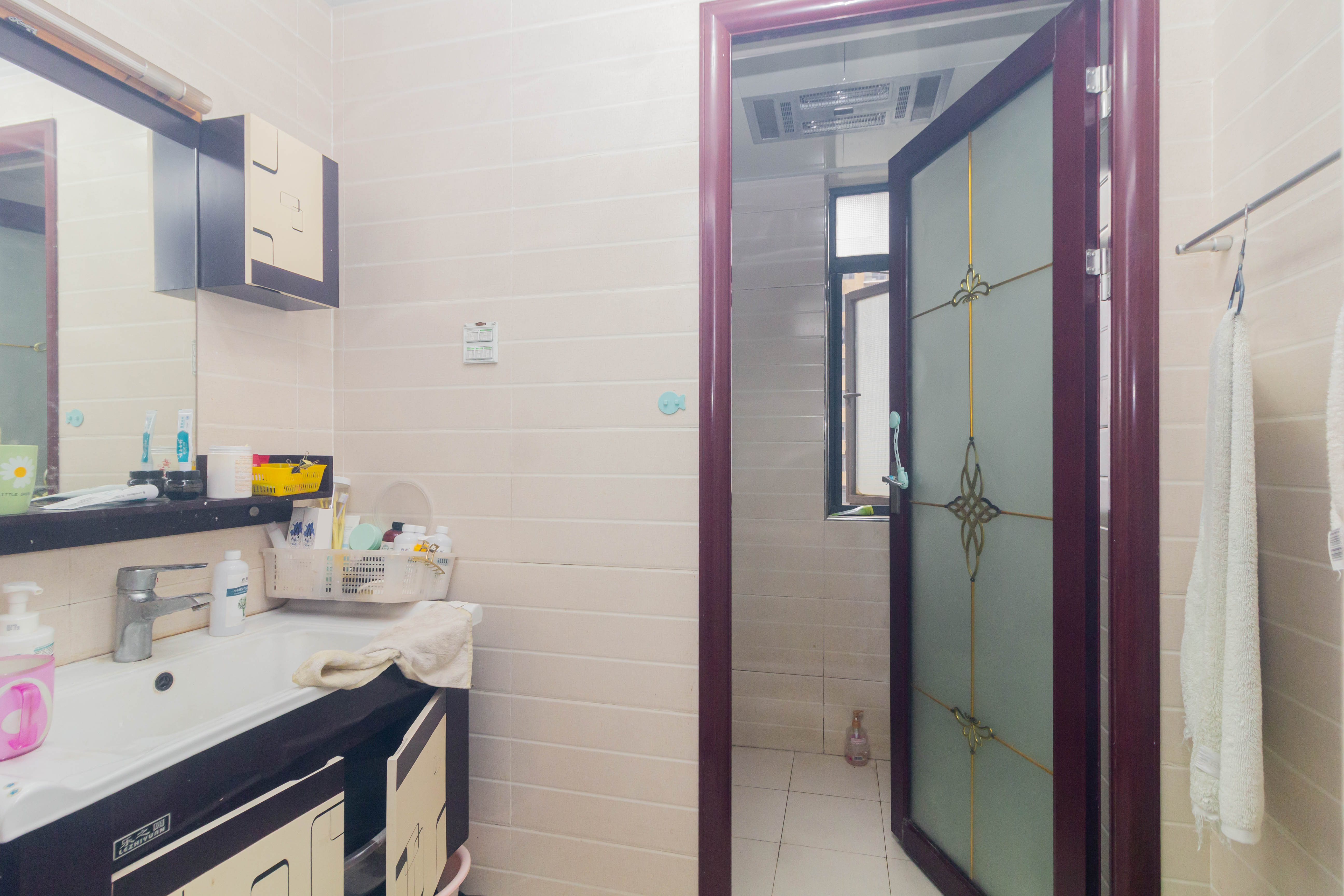 中国铁建国际城一期  3室2厅2卫    60.8万 中国铁建国际城一期  3室2厅2卫    60.8万卫生间