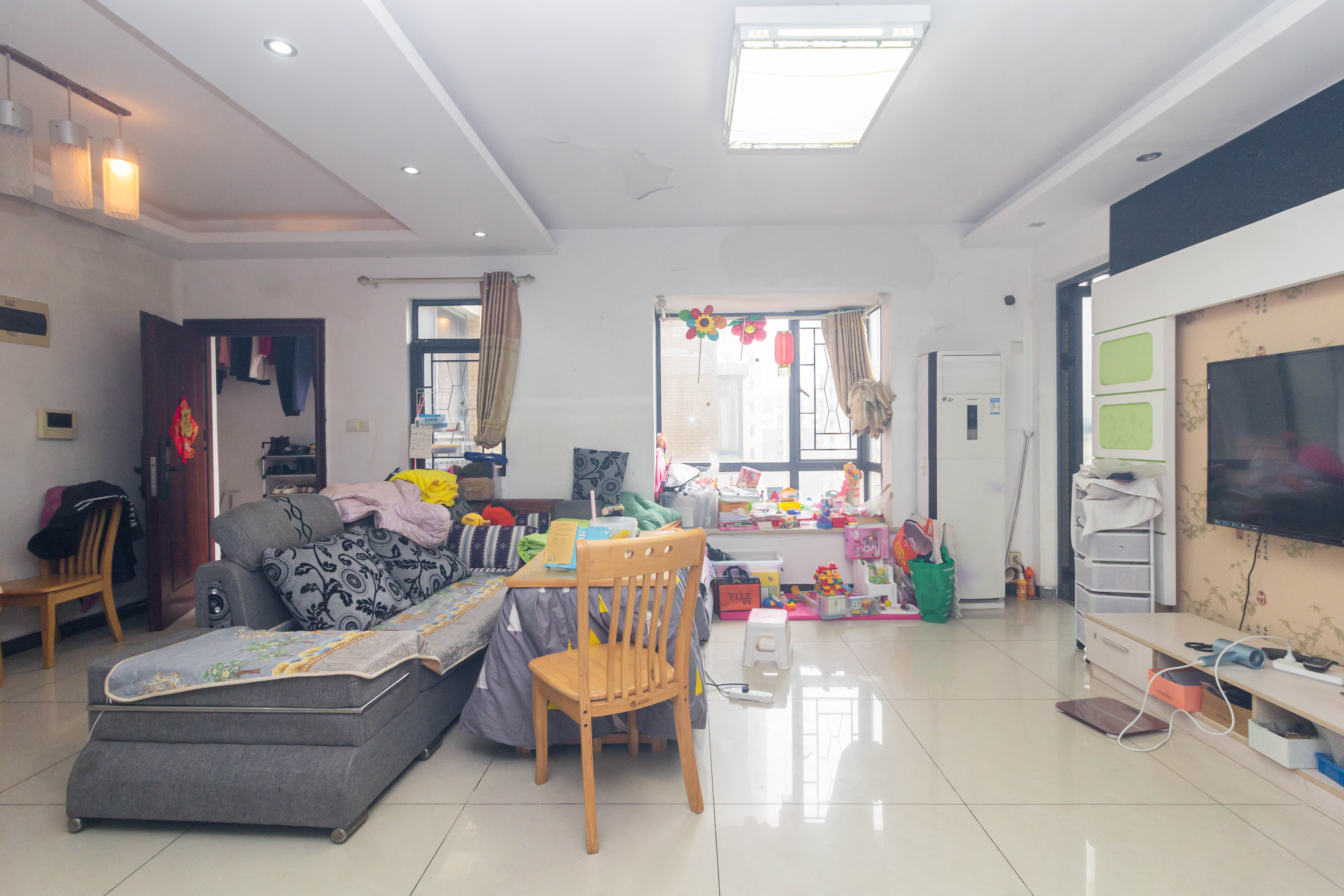 中国铁建国际城一期  3室2厅2卫    60.8万 中国铁建国际城一期  3室2厅2卫    60.8万客厅