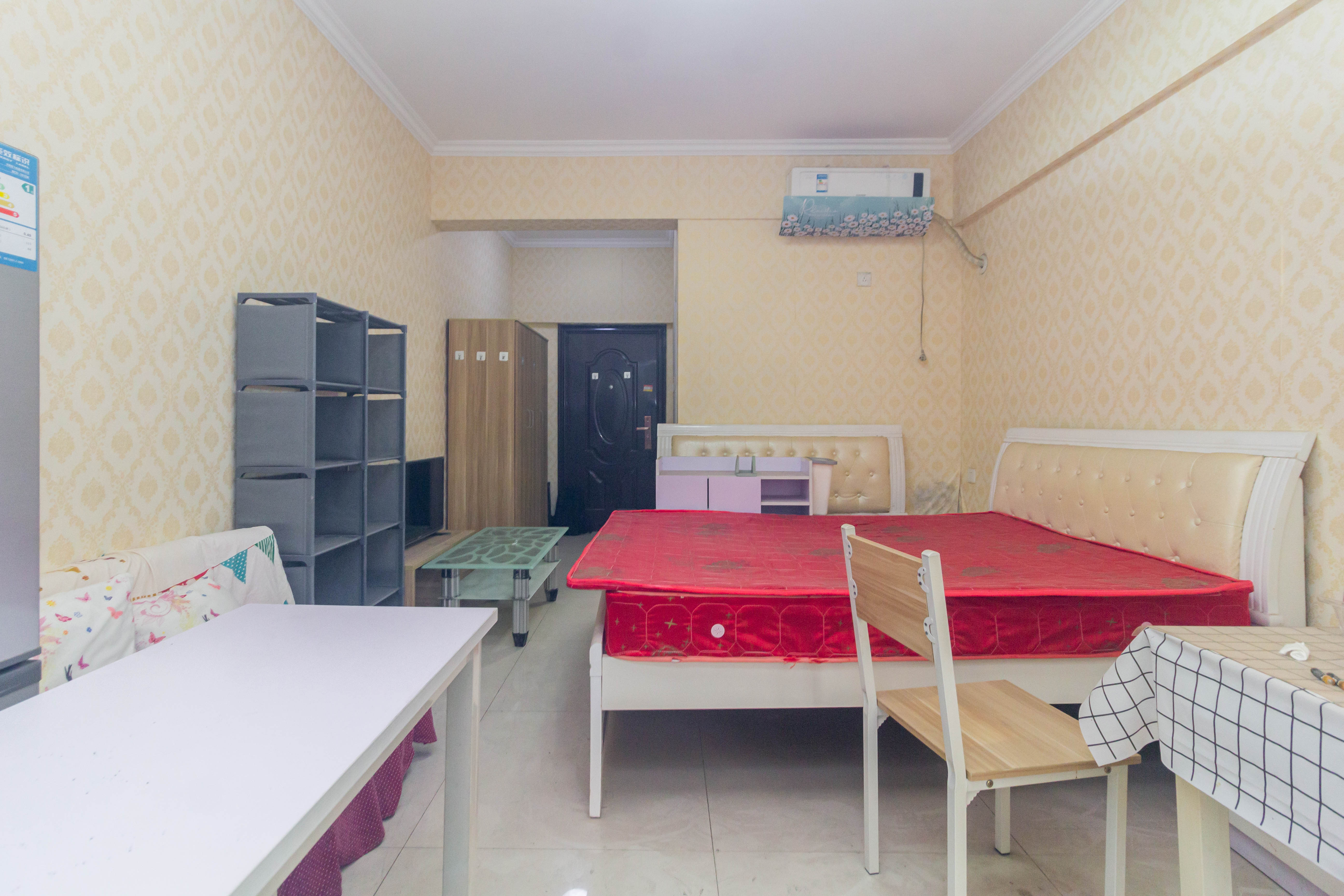 爵士湘 1室1厅1卫 25.0万 爵士湘 1室1厅1卫 25.0万卧室