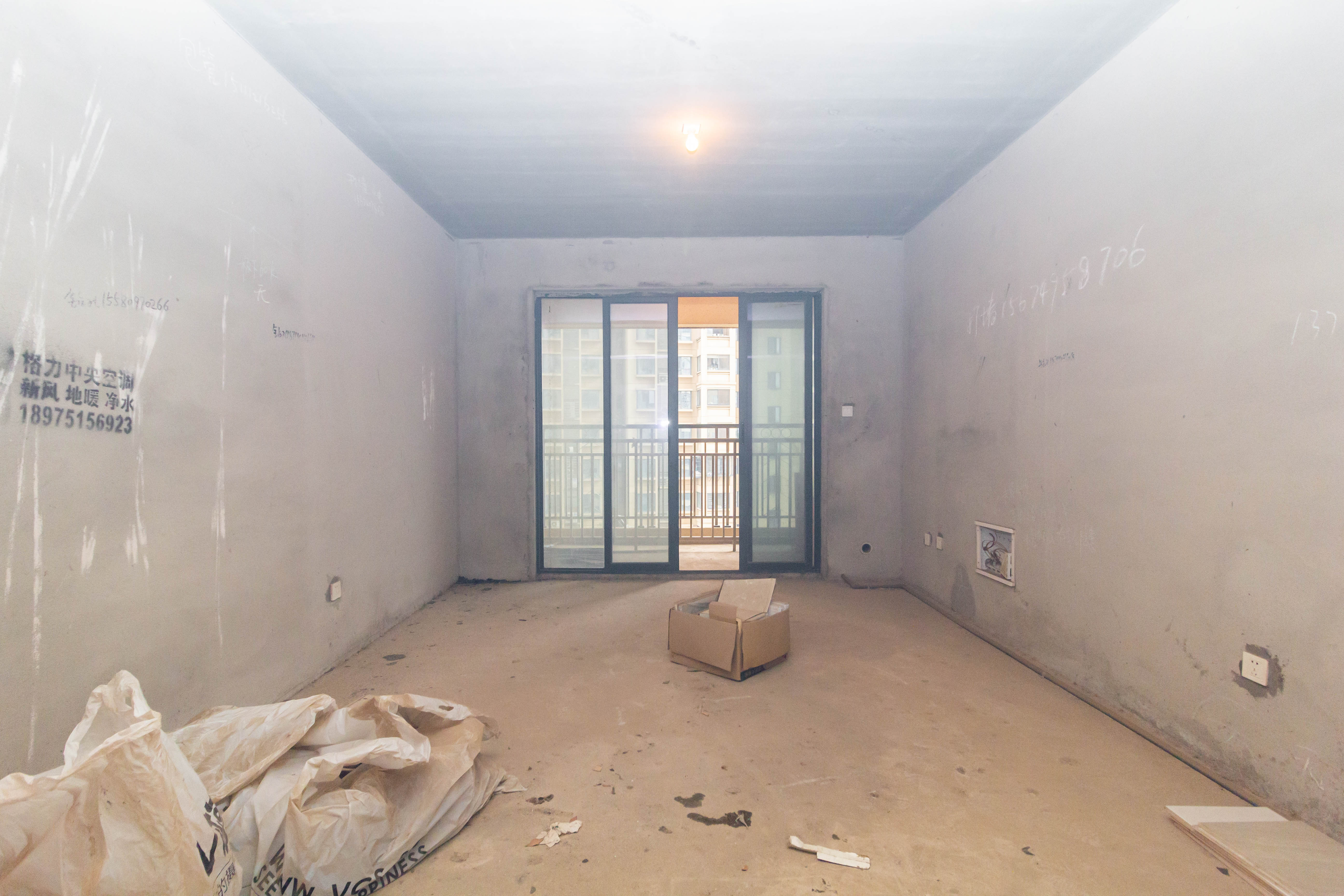 爵世名邸东湖(东湖壹号企业总部基地)  3室2厅2卫    85.0万 爵世名邸东湖(东湖壹号企业总部基地)  3室2厅2卫    85.0万客厅