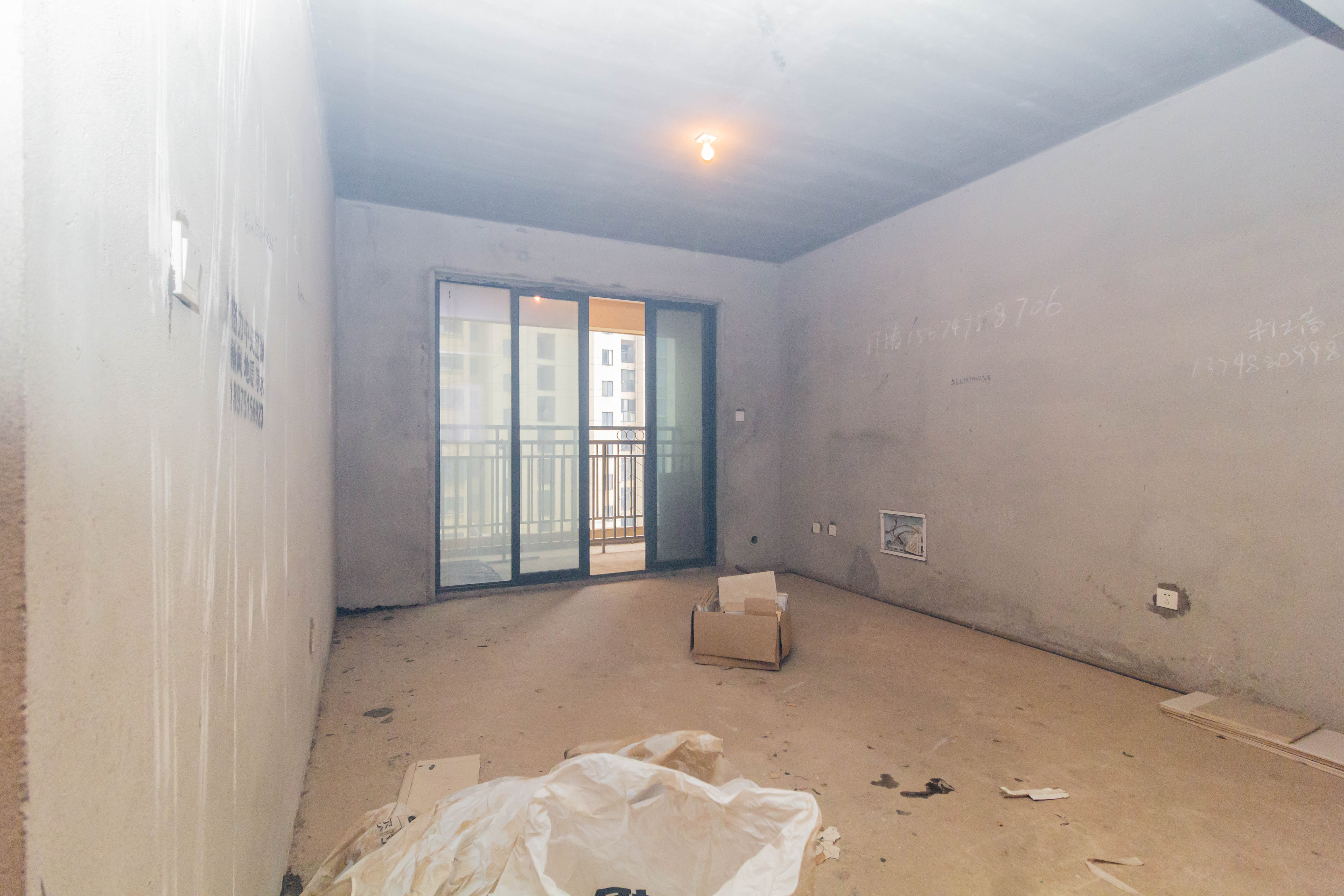 爵世名邸东湖(东湖壹号企业总部基地)  3室2厅2卫    85.0万 爵世名邸东湖(东湖壹号企业总部基地)  3室2厅2卫    85.0万客厅