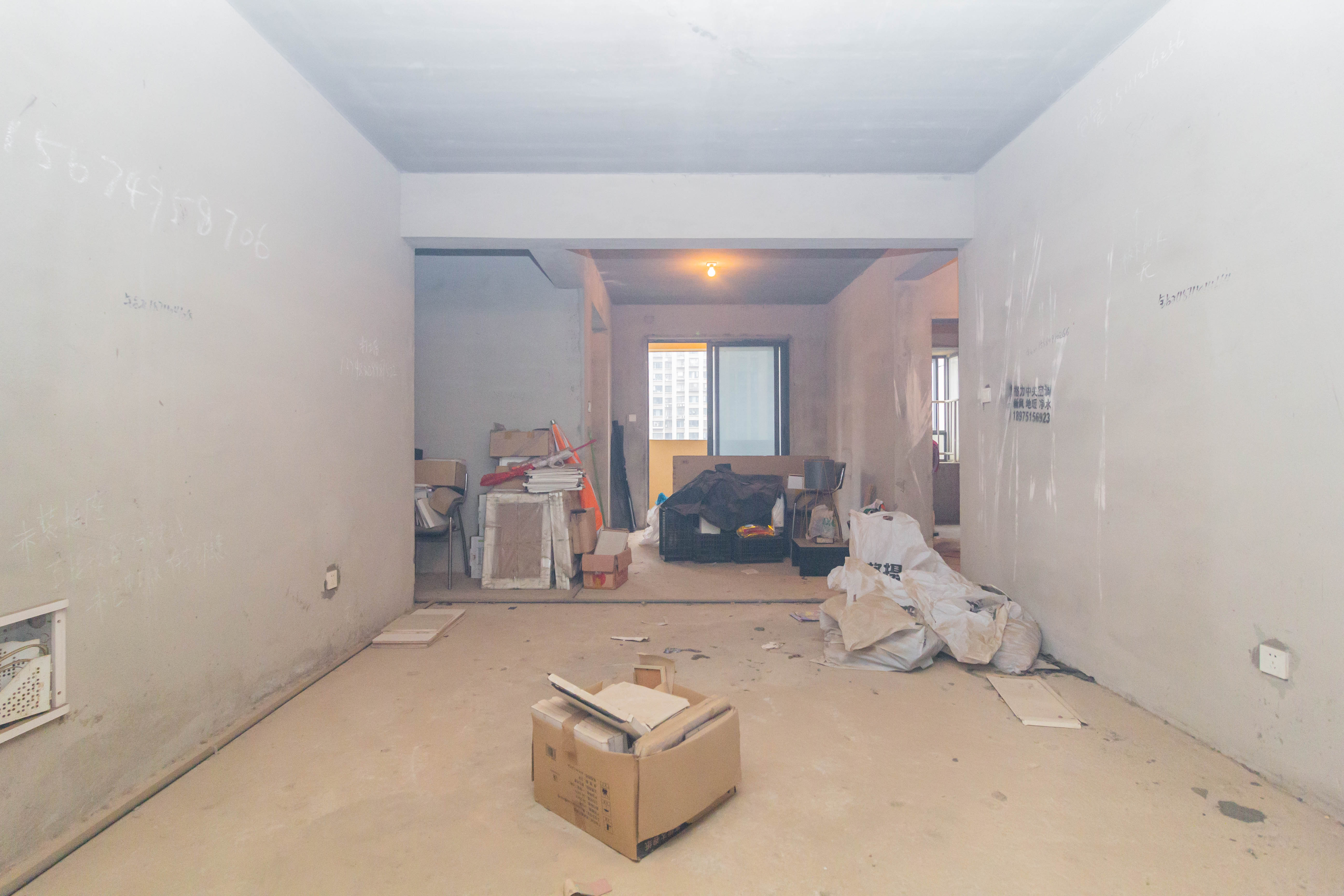 爵世名邸东湖(东湖壹号企业总部基地)  3室2厅2卫    85.0万 爵世名邸东湖(东湖壹号企业总部基地)  3室2厅2卫    85.0万客厅