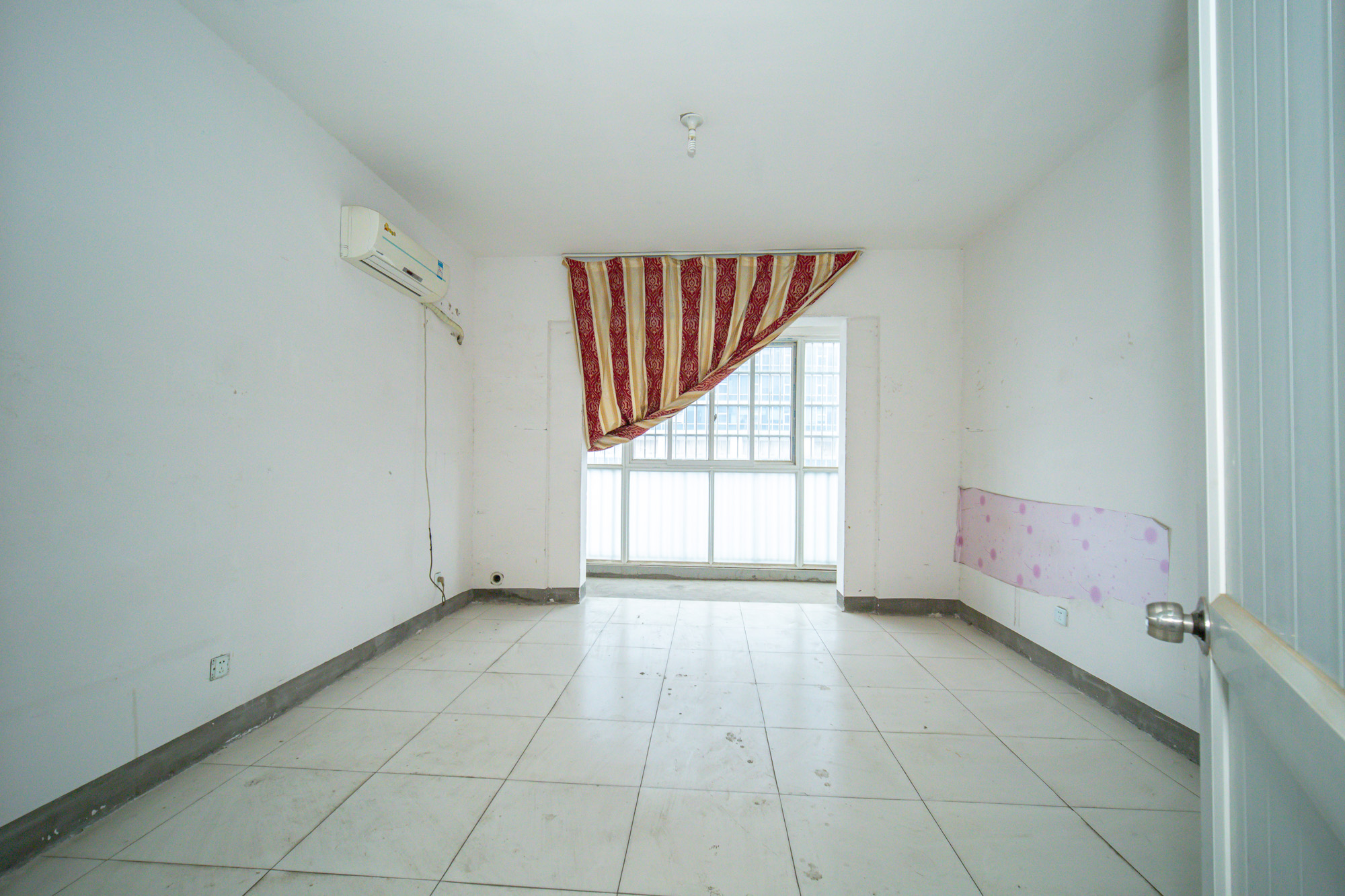 开源鑫景 4室2厅1卫 66.0万 开源鑫景 4室2厅1卫 66.0万客厅