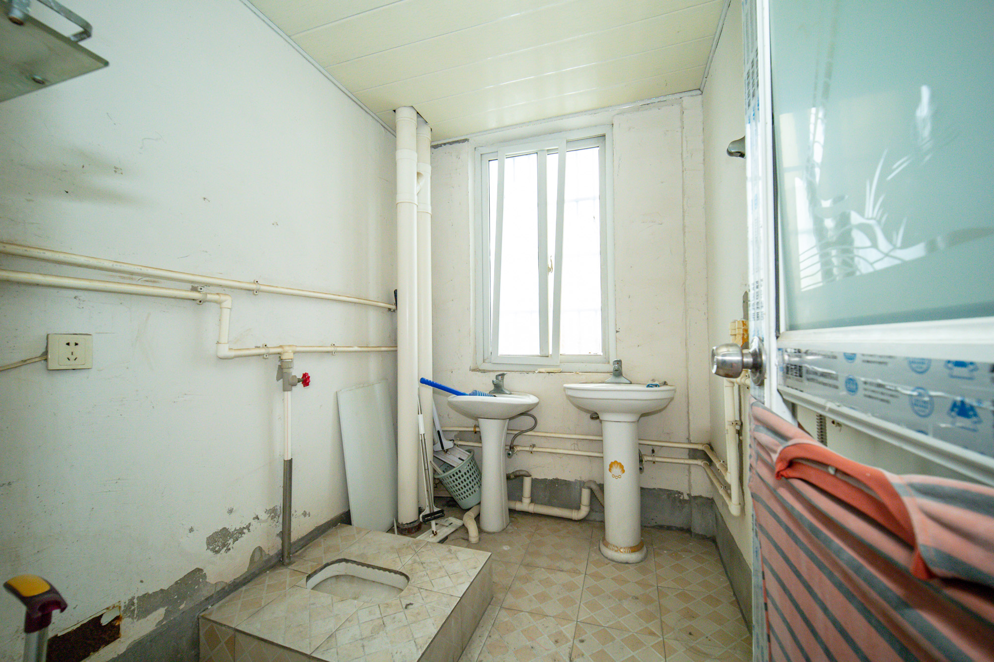 开源鑫景 4室2厅1卫 66.0万 开源鑫景 4室2厅1卫 66.0万卫生间