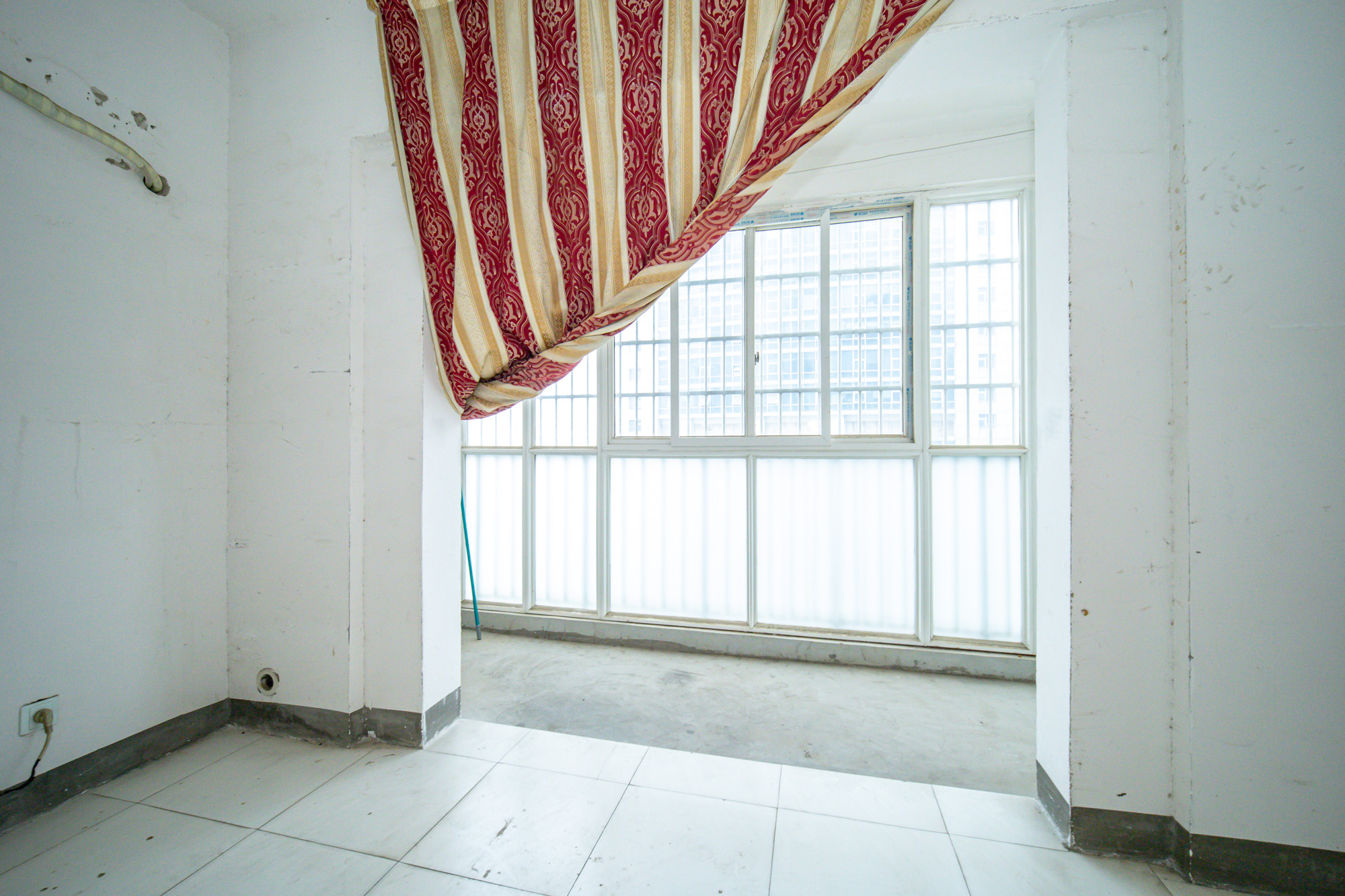 开源鑫景 4室2厅1卫 66.0万 开源鑫景 4室2厅1卫 66.0万阳台