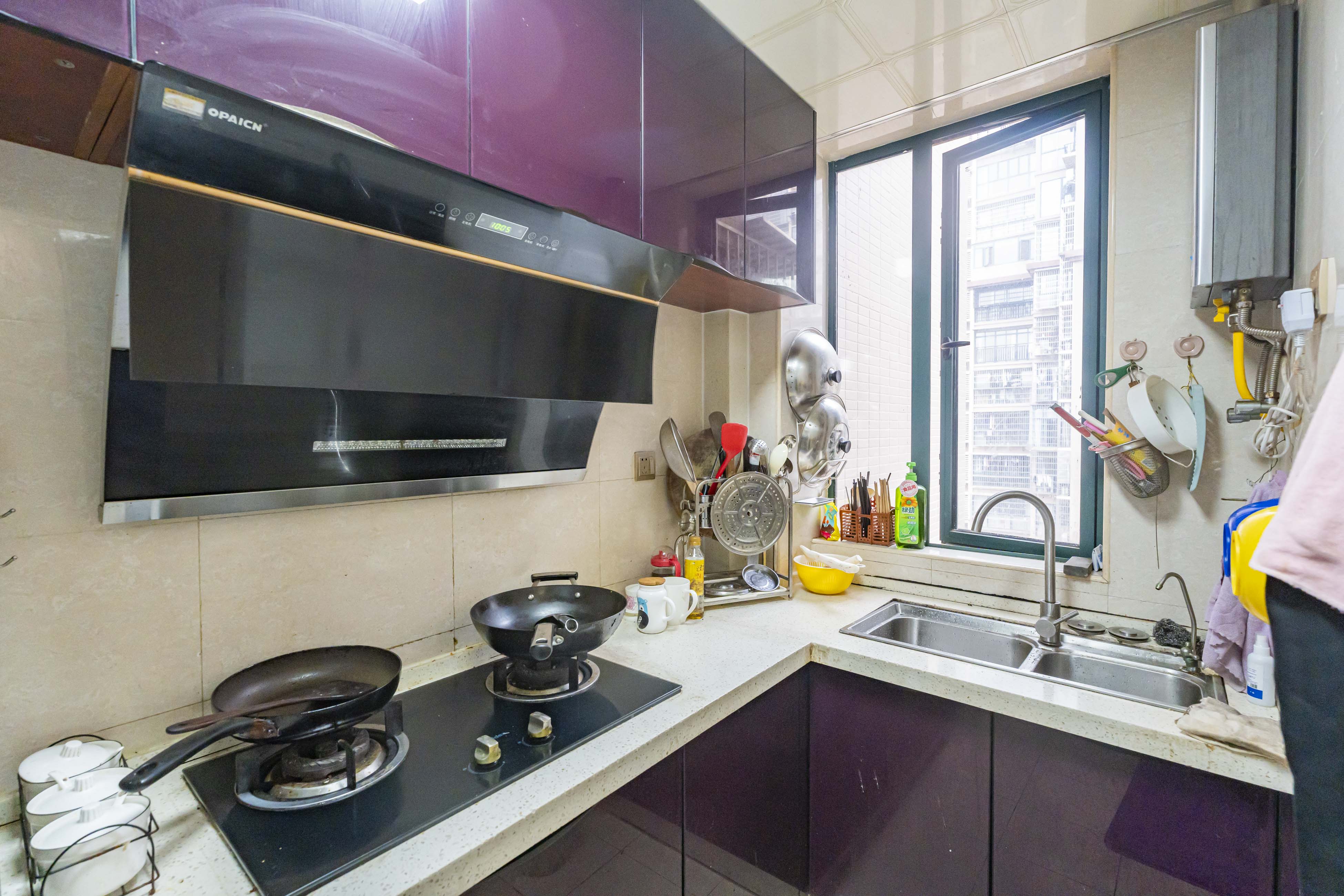 绿洲花园  3室2厅2卫    115.0万 绿洲花园  3室2厅2卫    115.0万厨房