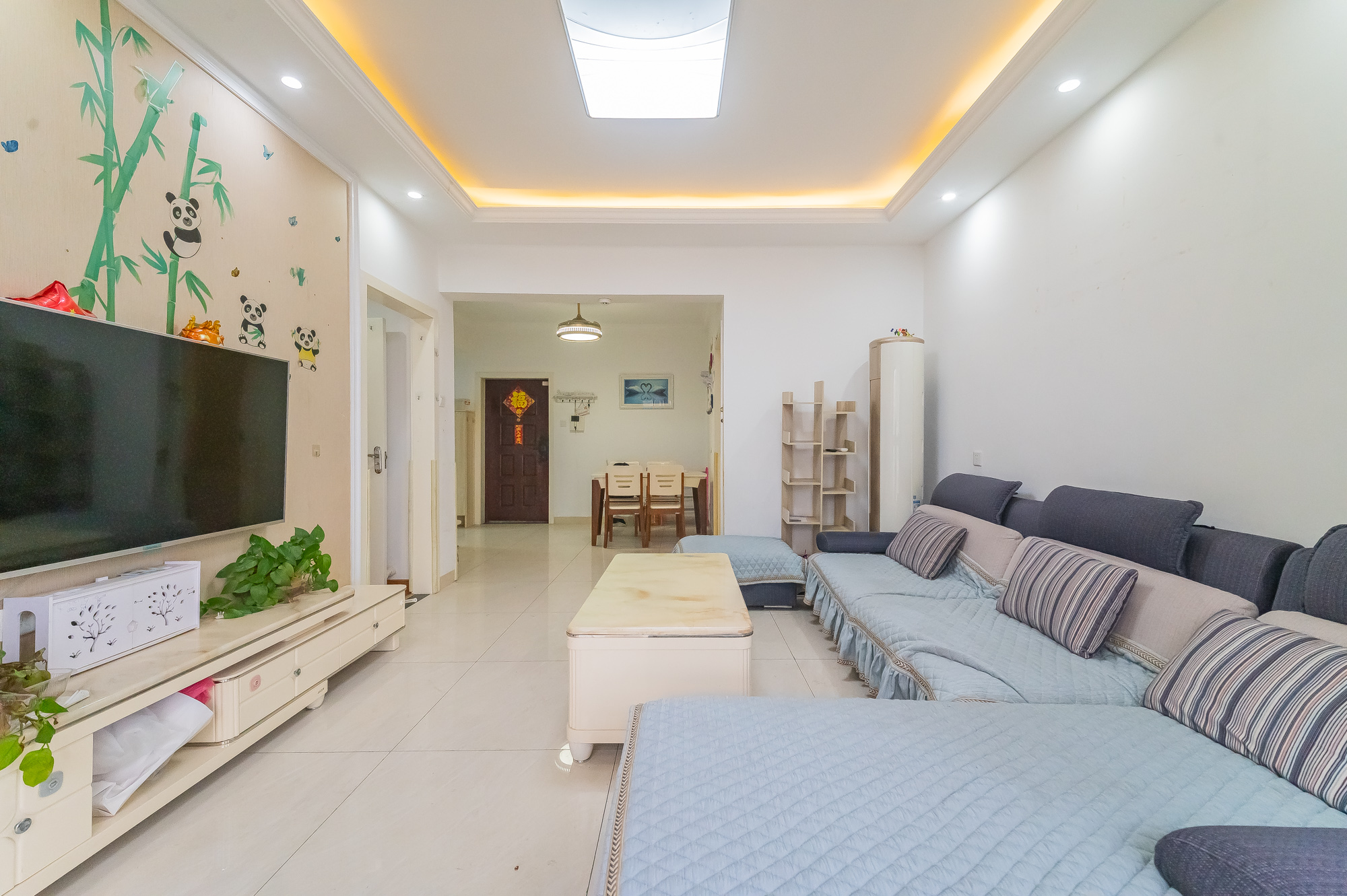 蓝山郡 3室2厅1卫 59.0万 蓝山郡 3室2厅1卫 59.0万客厅