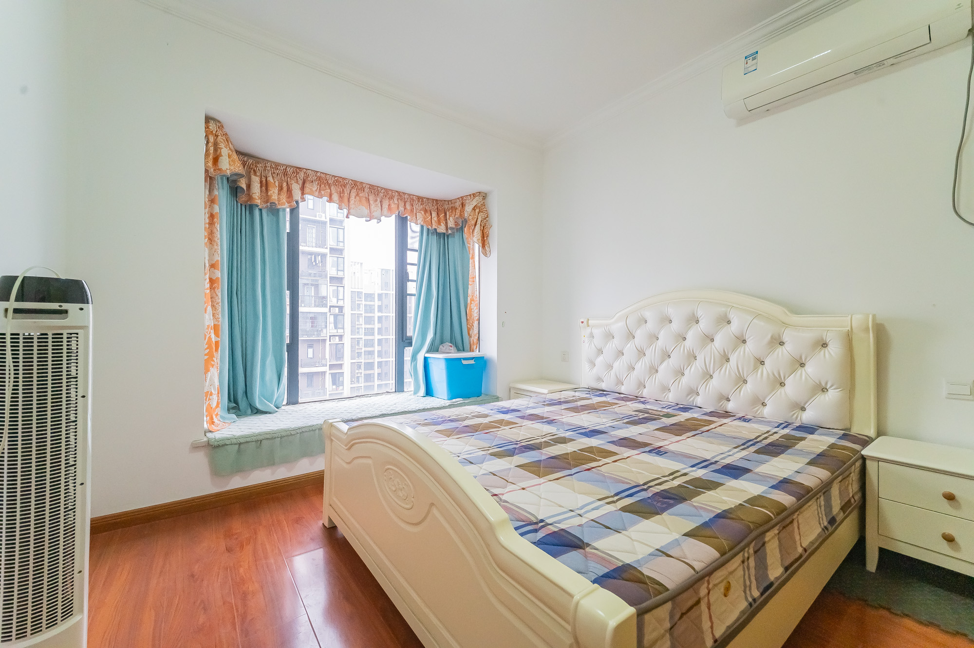 蓝山郡 3室2厅1卫 59.0万 蓝山郡 3室2厅1卫 59.0万卧室