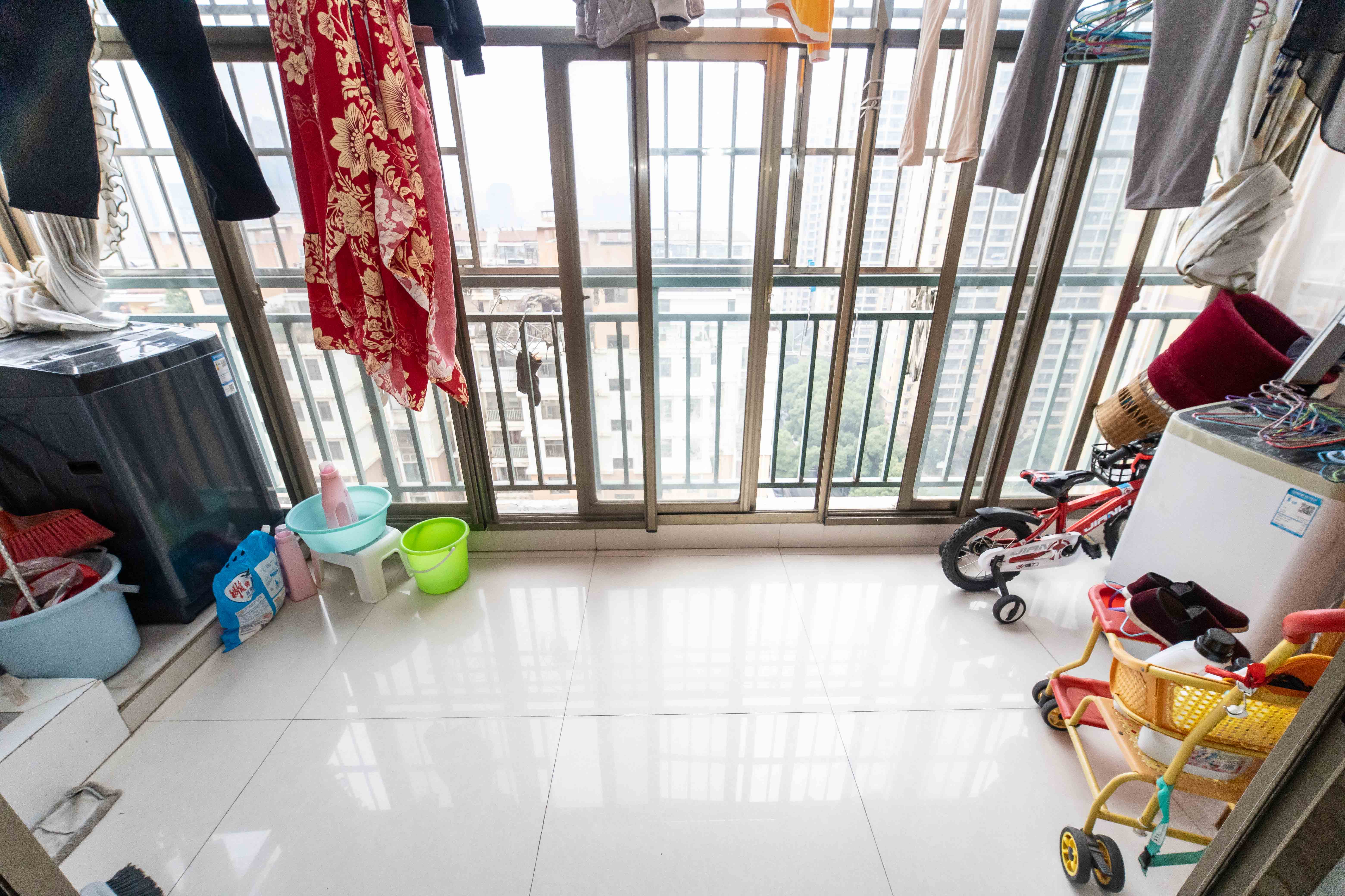 锦湘国际星城二期(锦雅苑) 3室2厅2卫 98.0万 锦湘国际星城二期(锦雅苑) 3室2厅2卫 98.0万阳台