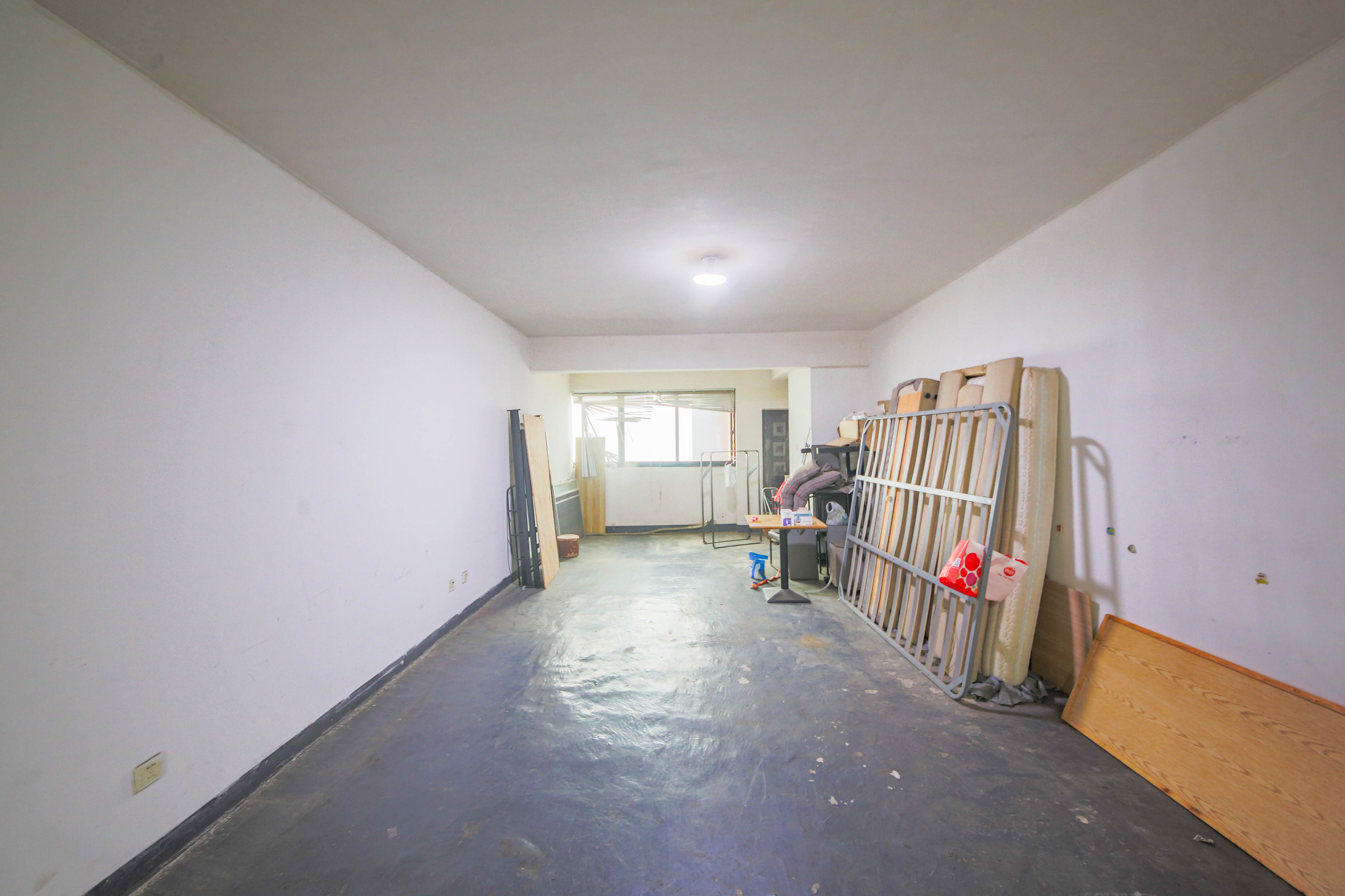 迎新佳苑  1室2厅1卫    150.0万 迎新佳苑  1室2厅1卫    150.0万客厅