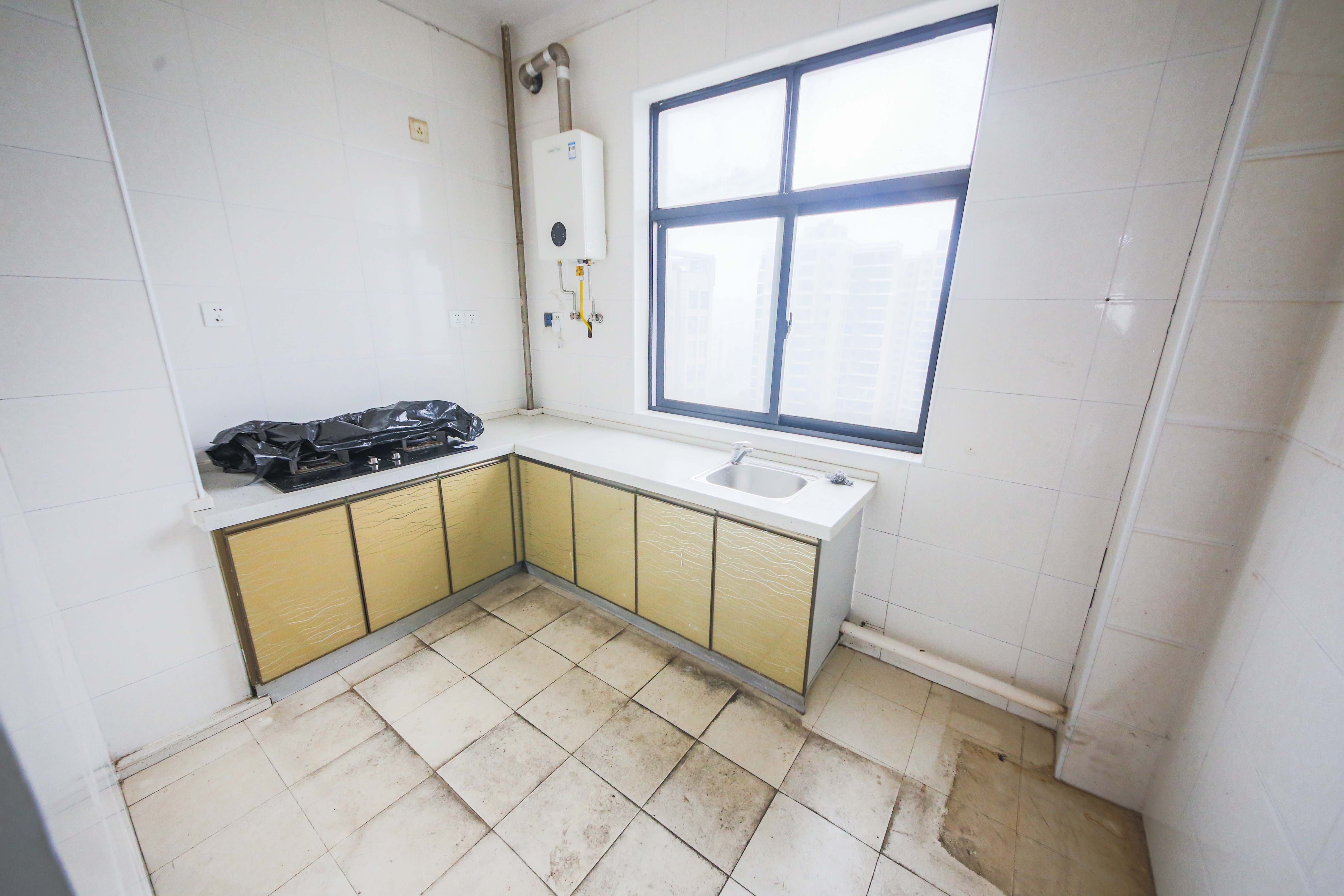 迎新佳苑  1室2厅1卫    150.0万 迎新佳苑  1室2厅1卫    150.0万厨房