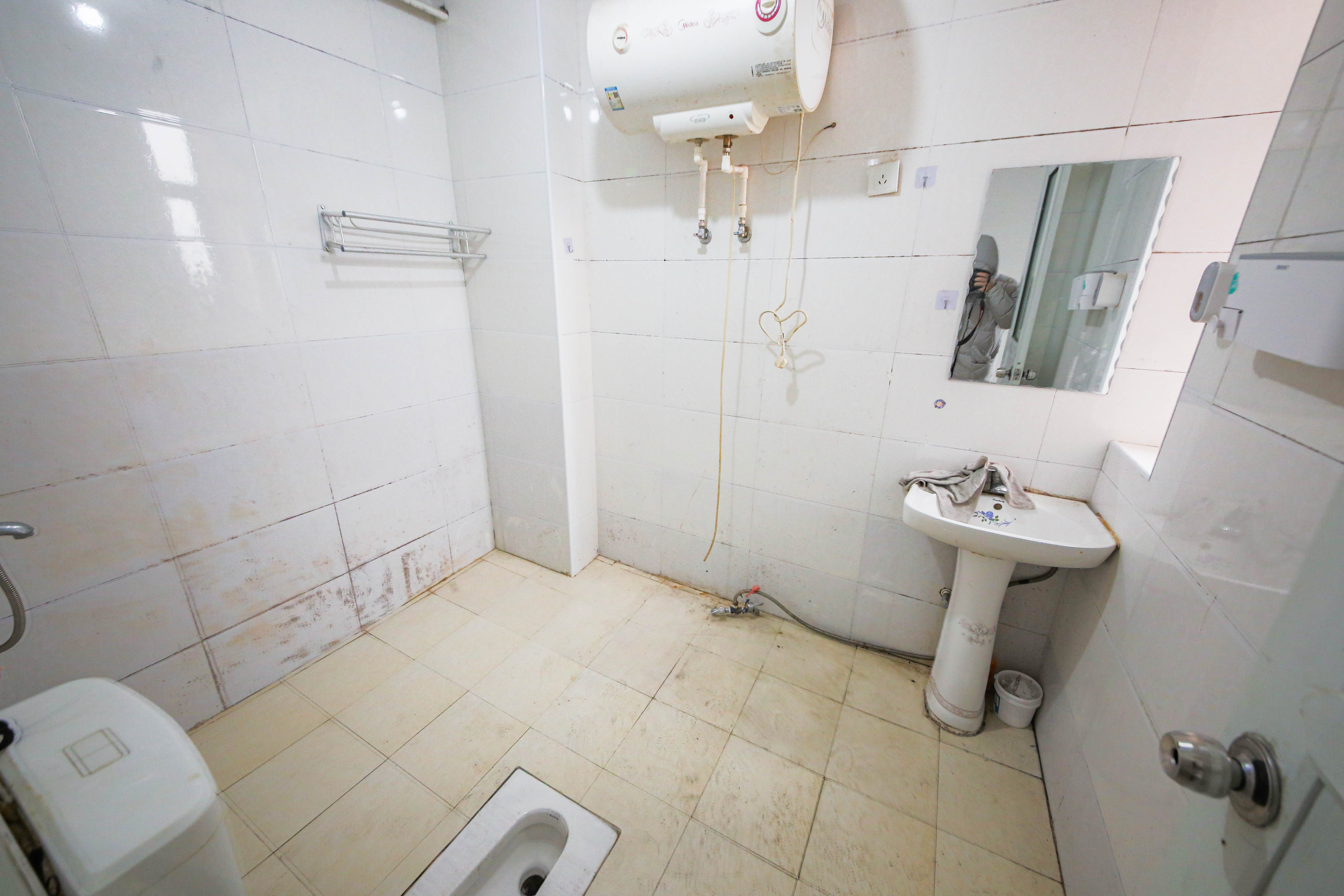 迎新佳苑  1室2厅1卫    150.0万 迎新佳苑  1室2厅1卫    150.0万卫生间