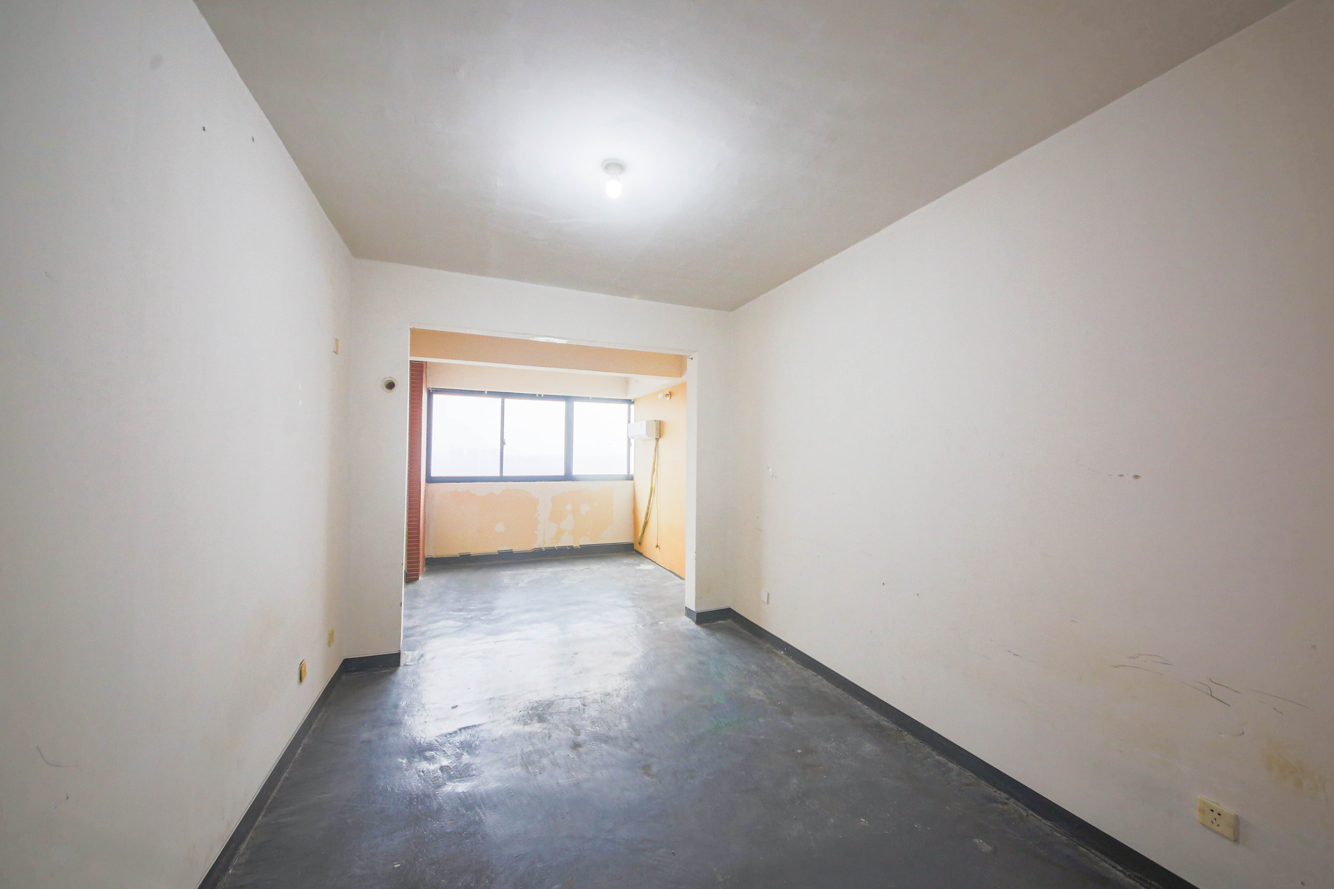 迎新佳苑  1室2厅1卫    150.0万 迎新佳苑  1室2厅1卫    150.0万卧室