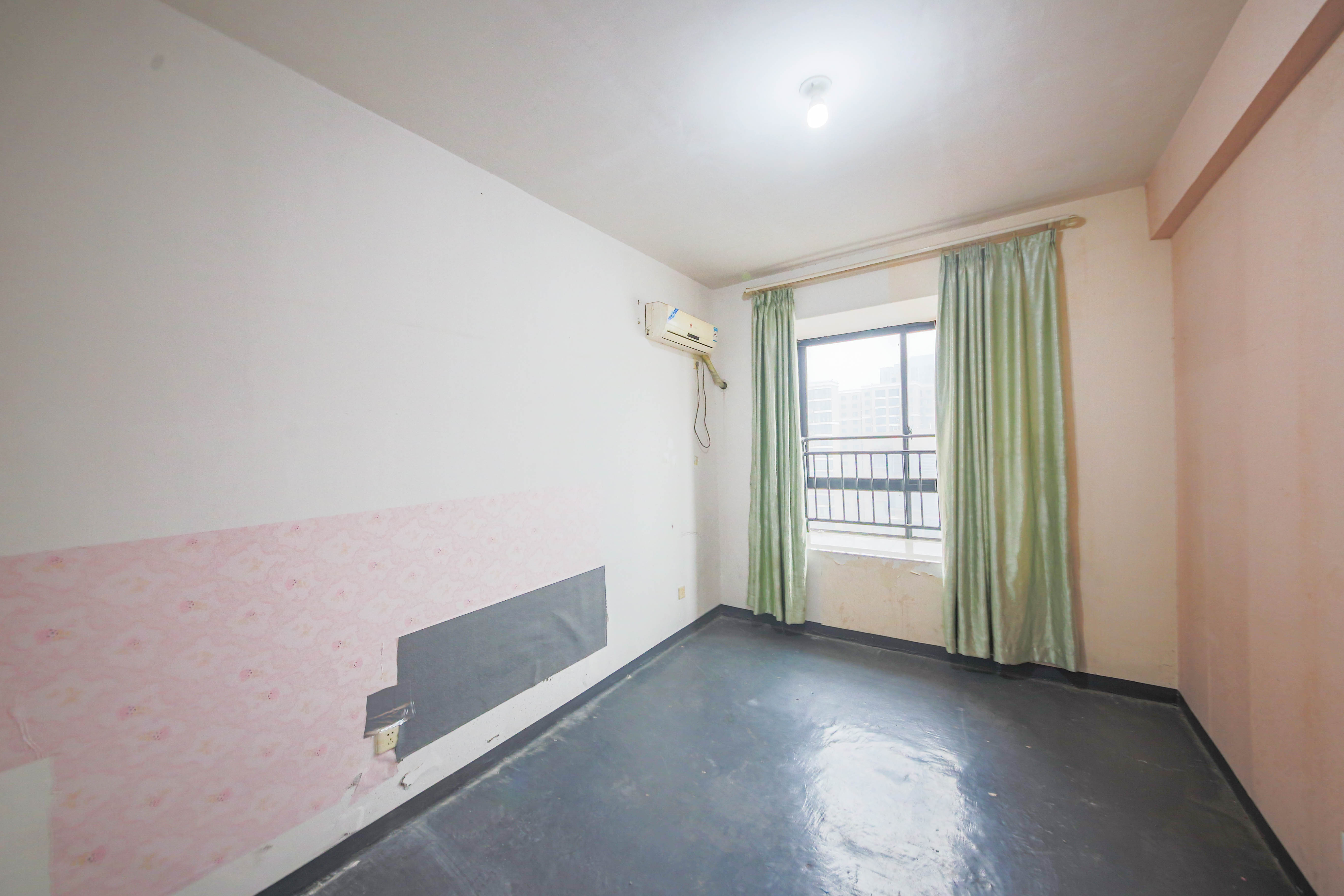 迎新佳苑  1室2厅1卫    150.0万 迎新佳苑  1室2厅1卫    150.0万卧室