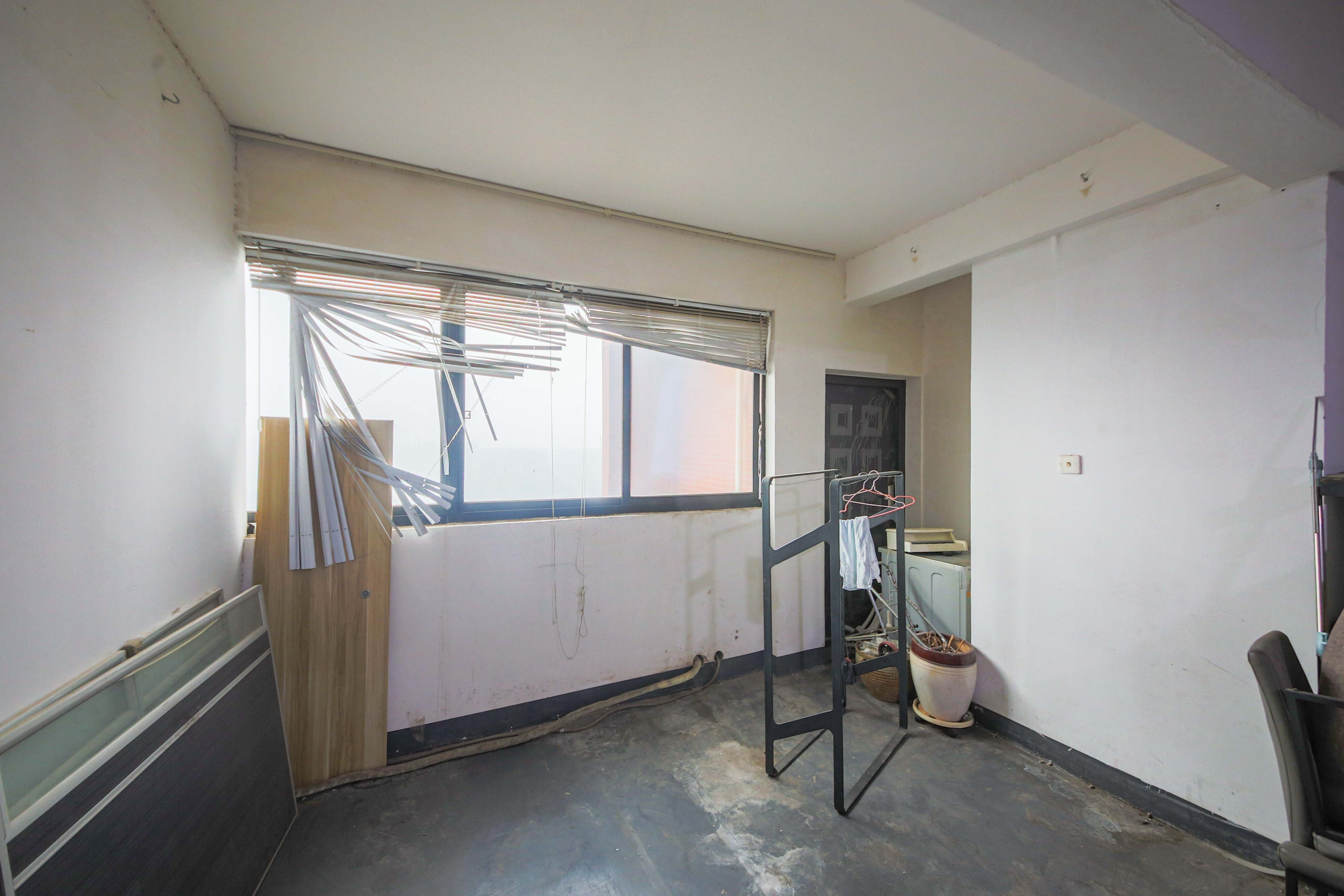 迎新佳苑  1室2厅1卫    150.0万 迎新佳苑  1室2厅1卫    150.0万阳台