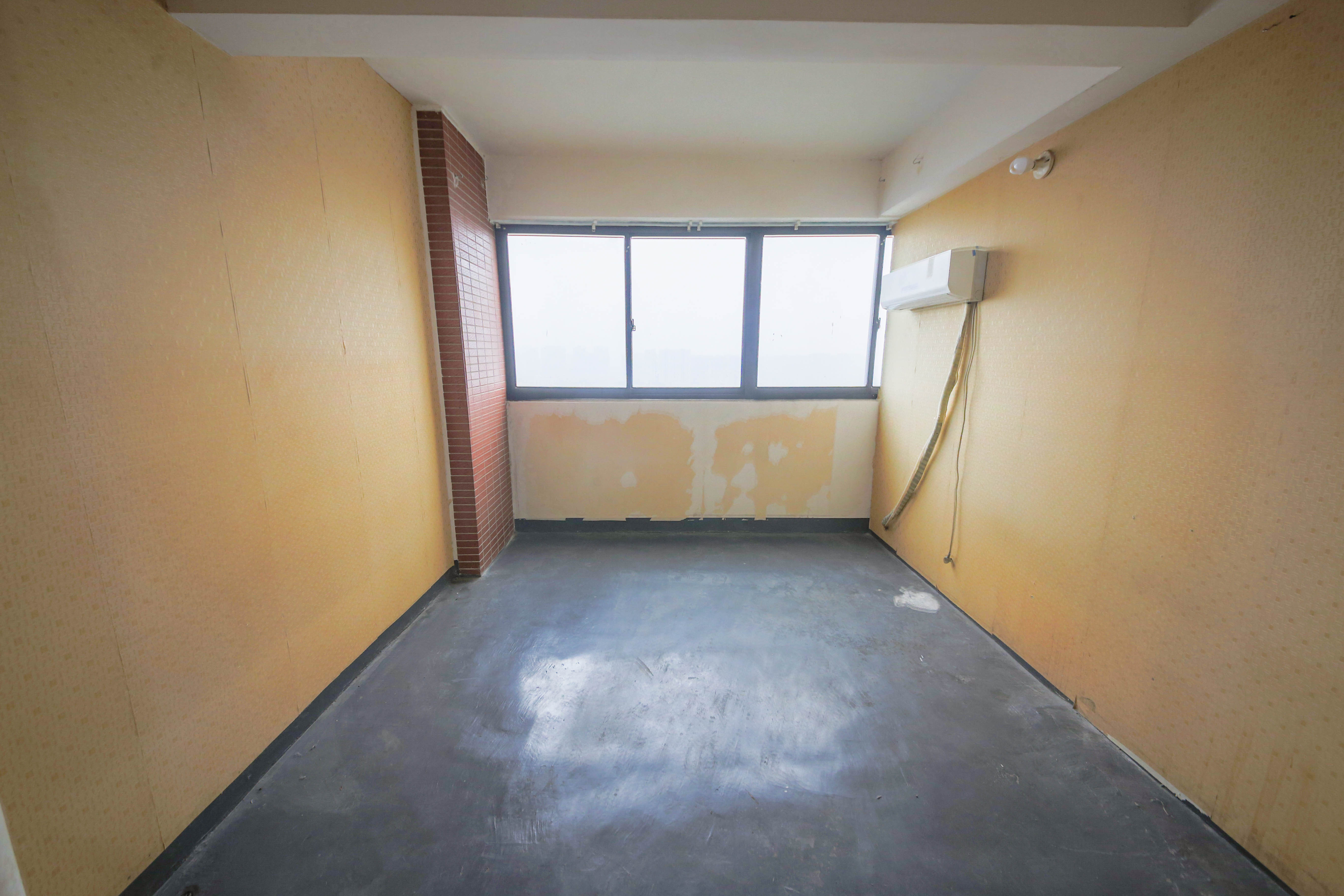 迎新佳苑  1室2厅1卫    150.0万 迎新佳苑  1室2厅1卫    150.0万阳台