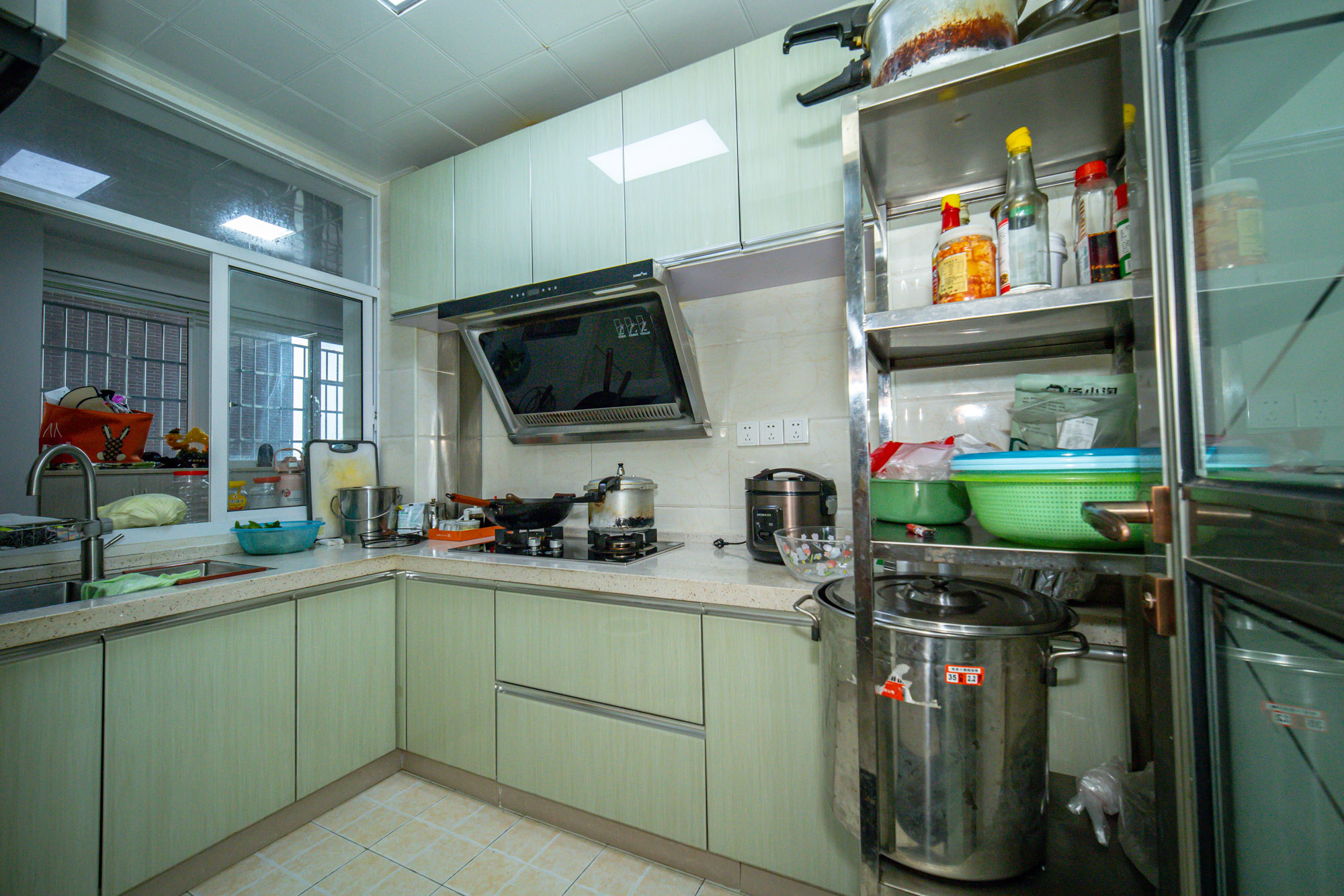 楚天馨苑  3室2厅2卫    80.0万 楚天馨苑  3室2厅2卫    80.0万厨房