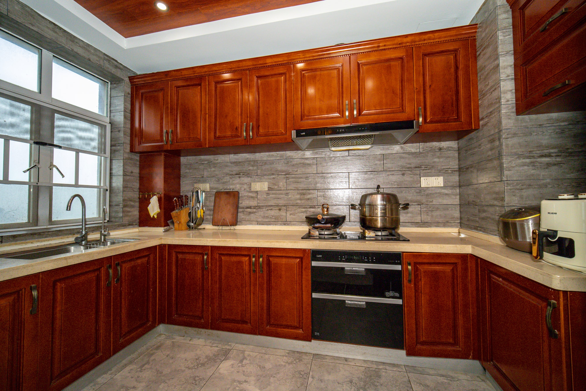 淞雅苑 5室2厅2卫 121.8万 淞雅苑 5室2厅2卫 121.8万厨房