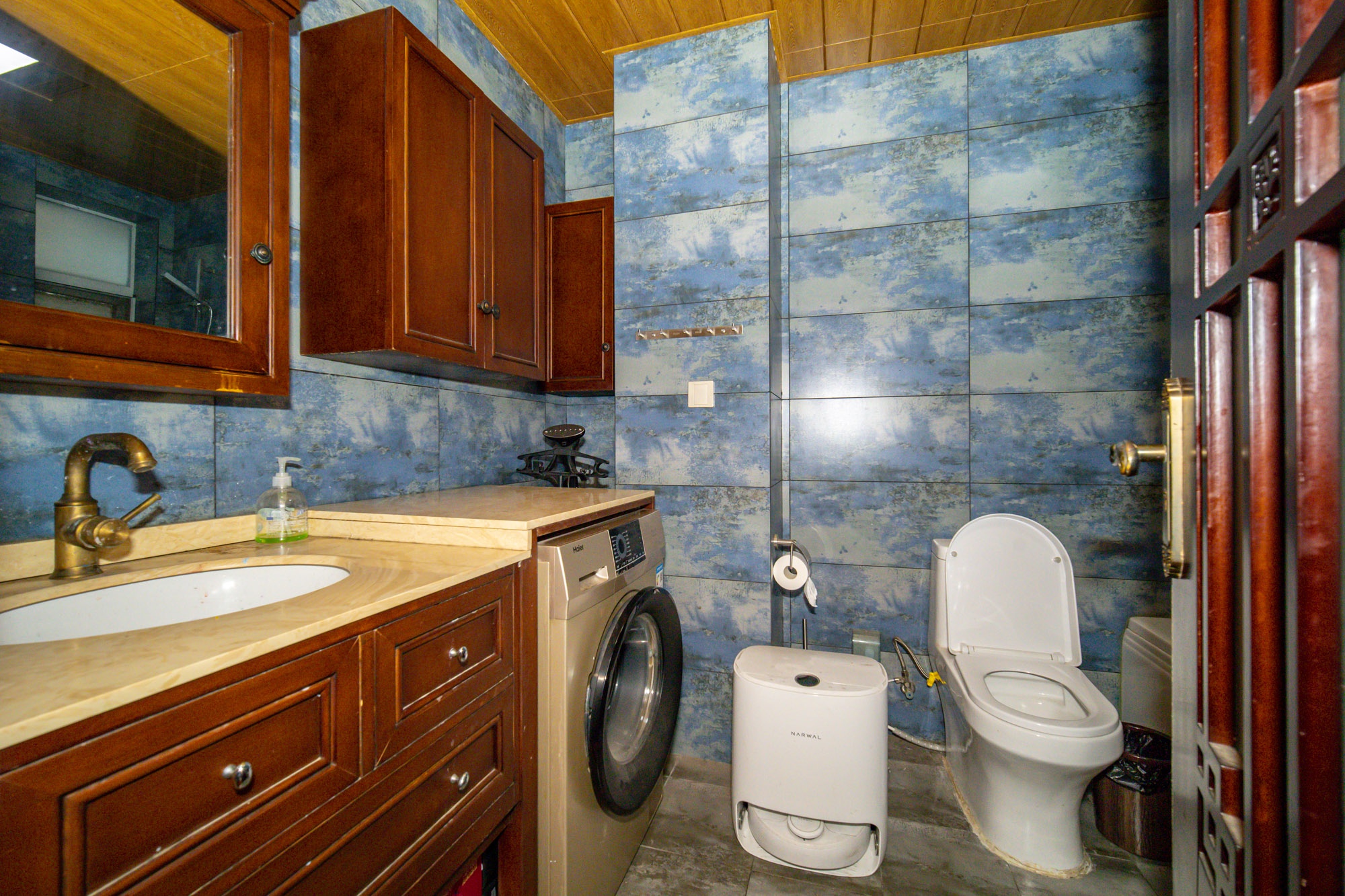 淞雅苑 5室2厅2卫 121.8万 淞雅苑 5室2厅2卫 121.8万卫生间