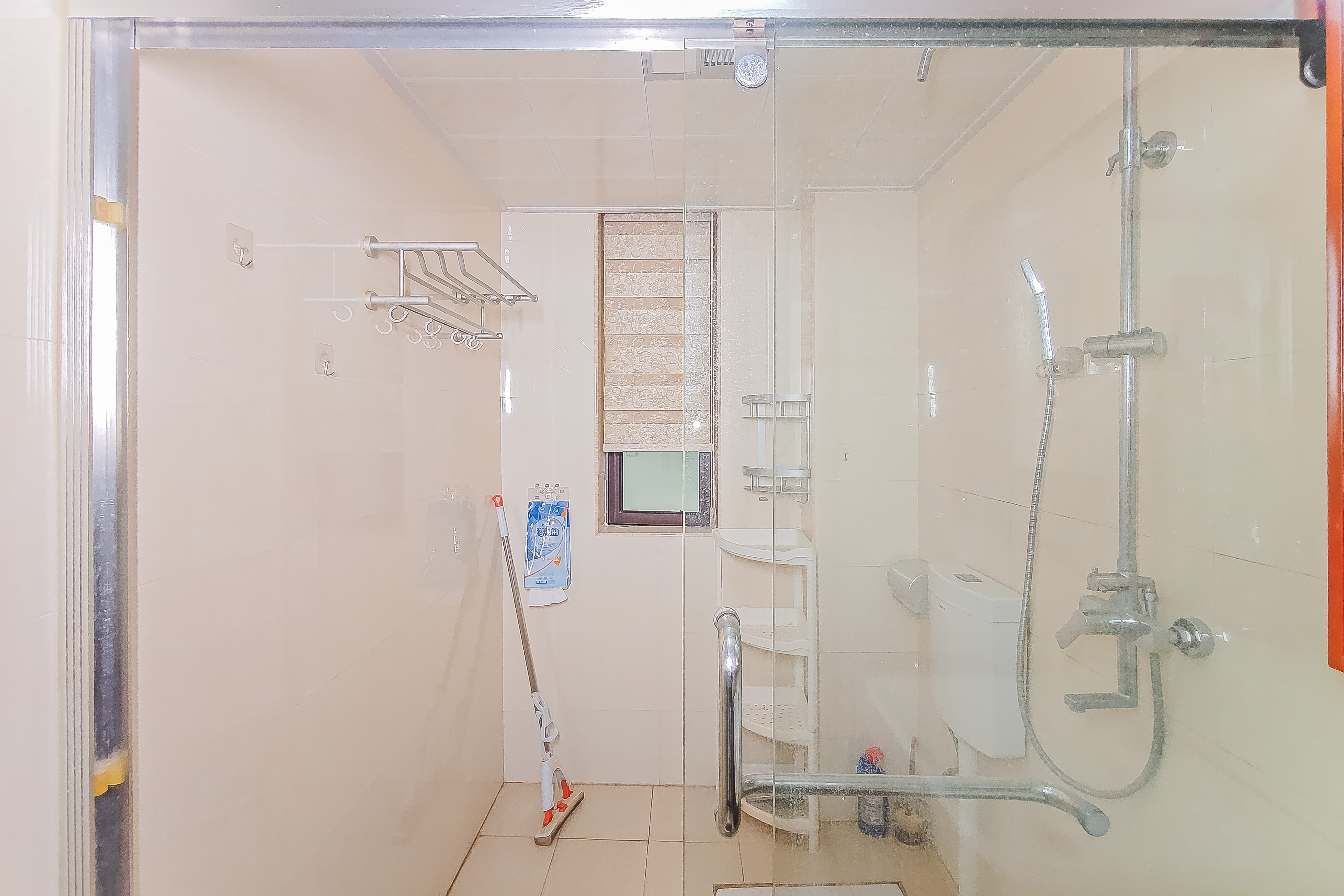 大鸿杰座  3室2厅2卫    140.0万 大鸿杰座  3室2厅2卫    140.0万卫生间