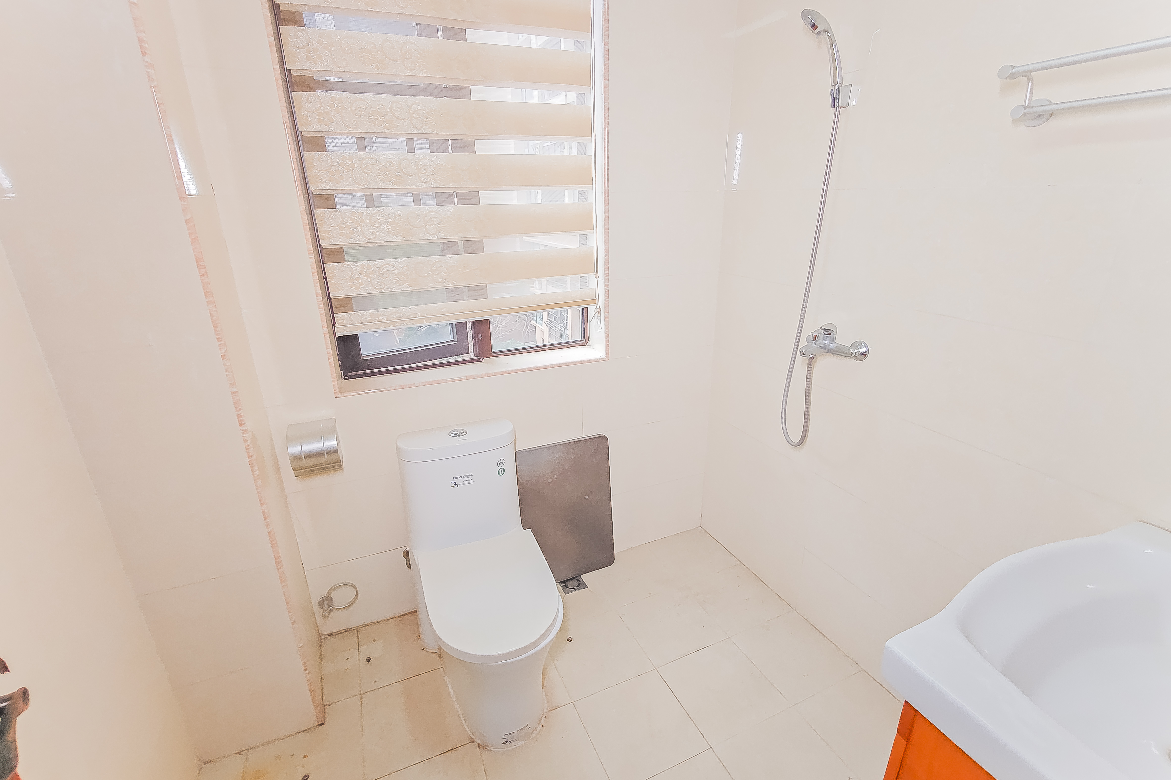 大鸿杰座  3室2厅2卫    140.0万 大鸿杰座  3室2厅2卫    140.0万卫生间