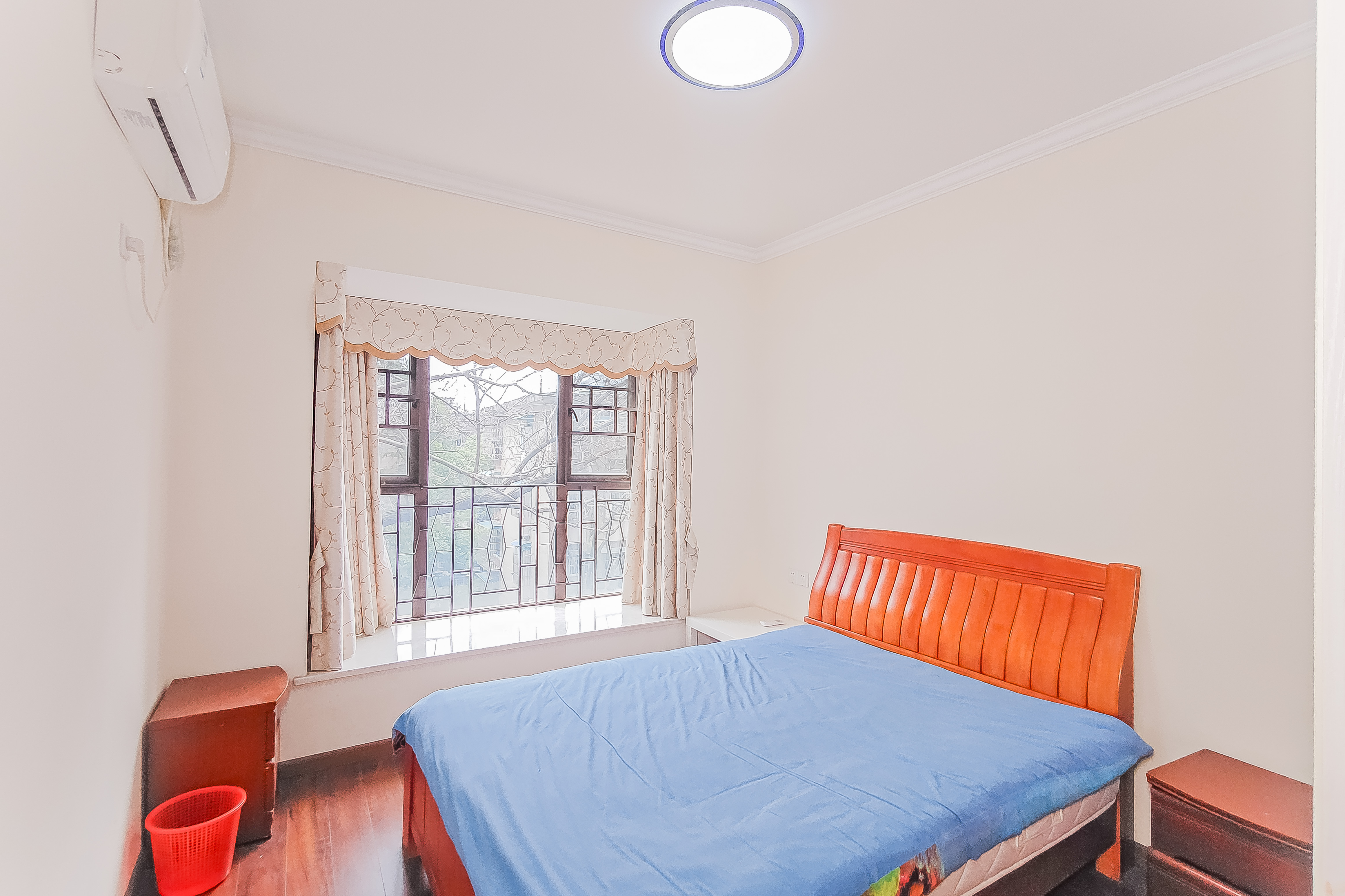 大鸿杰座  3室2厅2卫    140.0万 大鸿杰座  3室2厅2卫    140.0万卧室