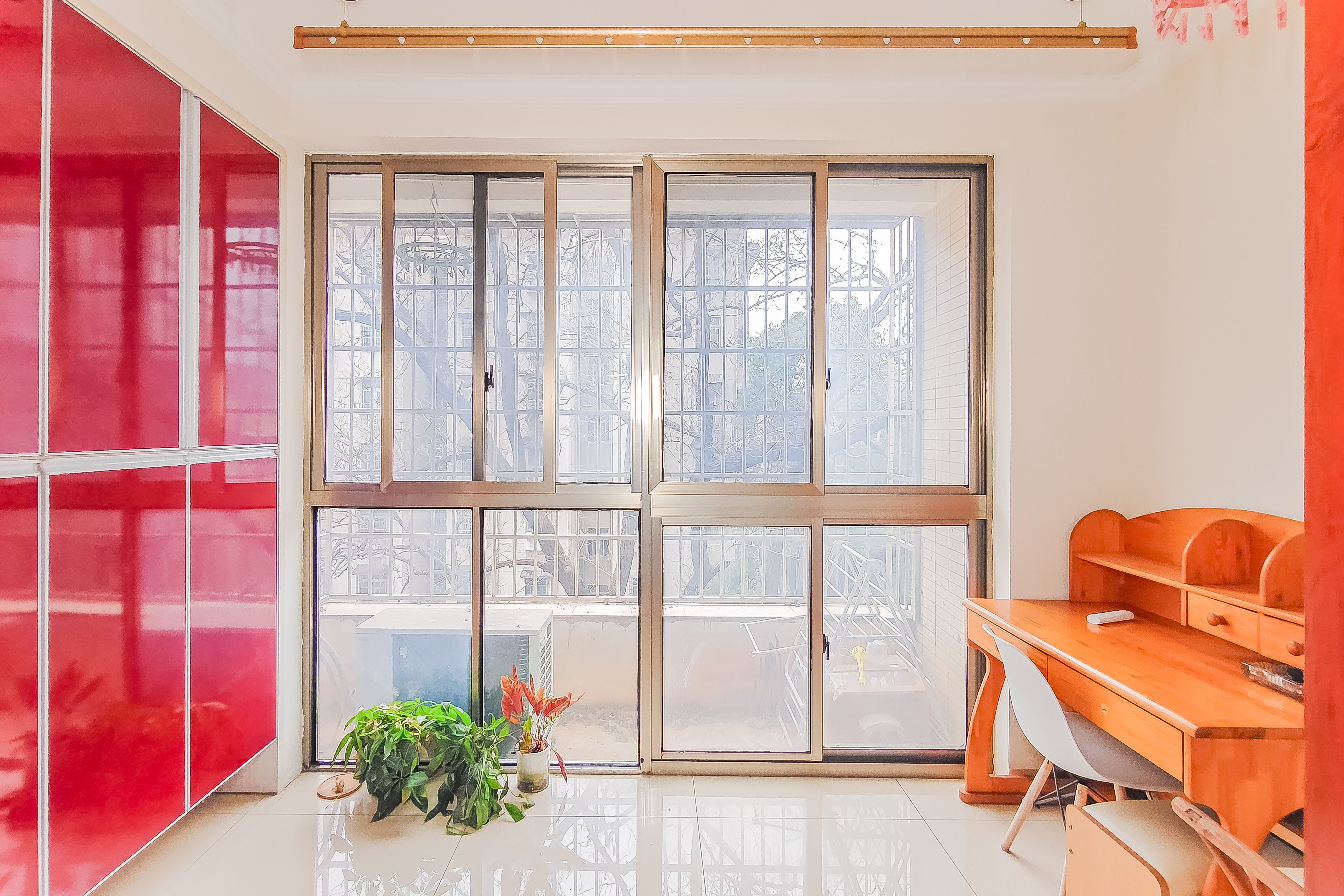 大鸿杰座  3室2厅2卫    140.0万 大鸿杰座  3室2厅2卫    140.0万阳台