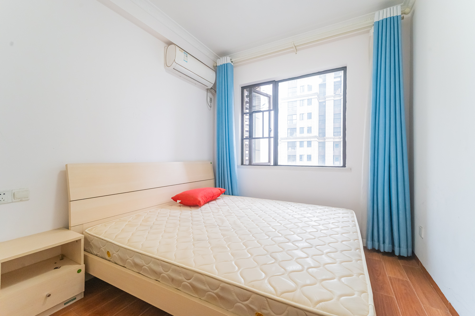 星湖湾二期高层 3室2厅1卫 68.8万 星湖湾二期高层 3室2厅1卫 68.8万卧室