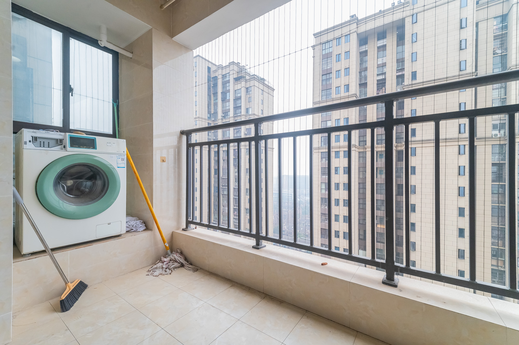 星湖湾二期高层 3室2厅1卫 68.8万 星湖湾二期高层 3室2厅1卫 68.8万阳台