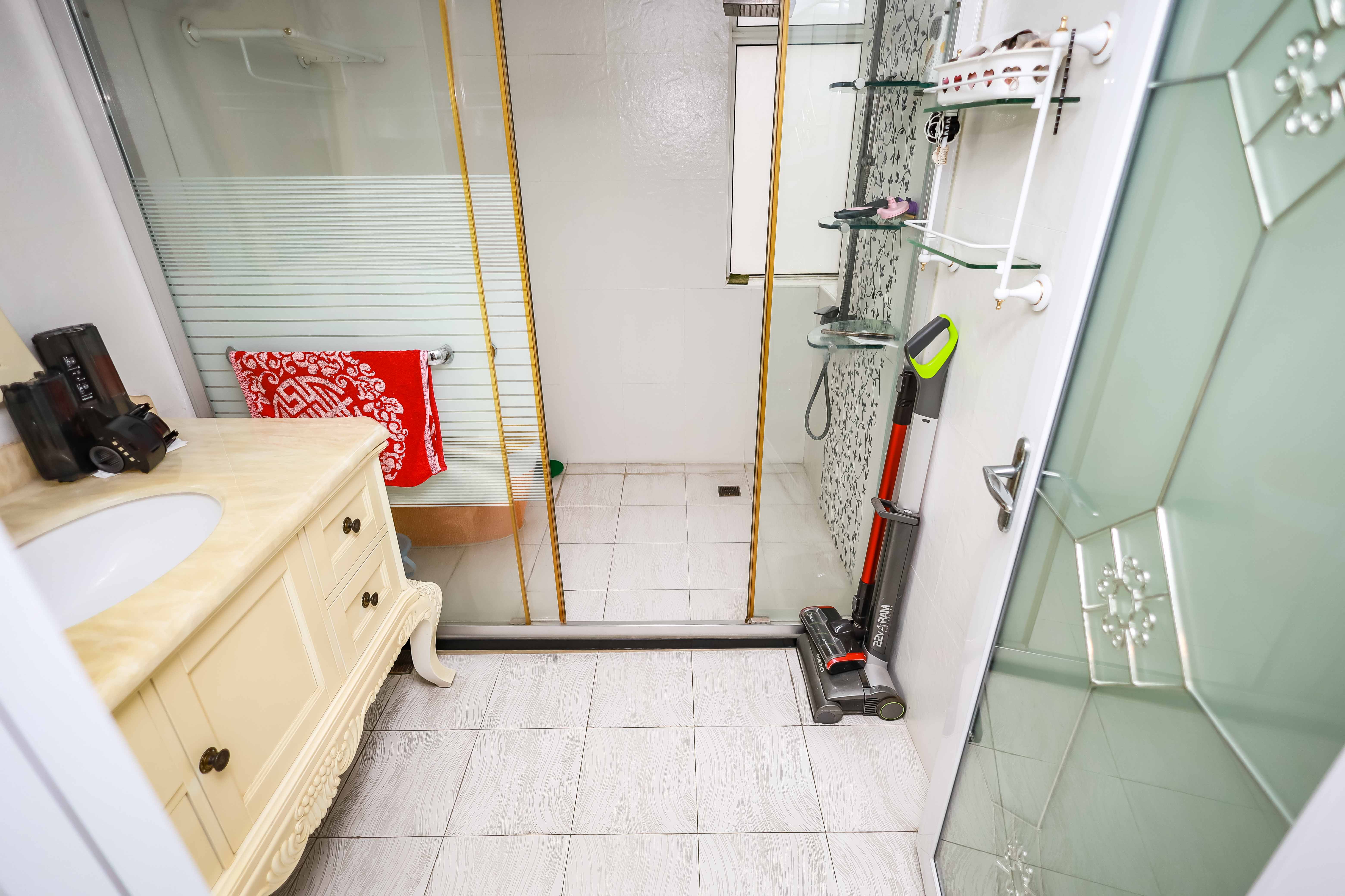 枫雅名苑  5室2厅2卫   249.80万卫生间