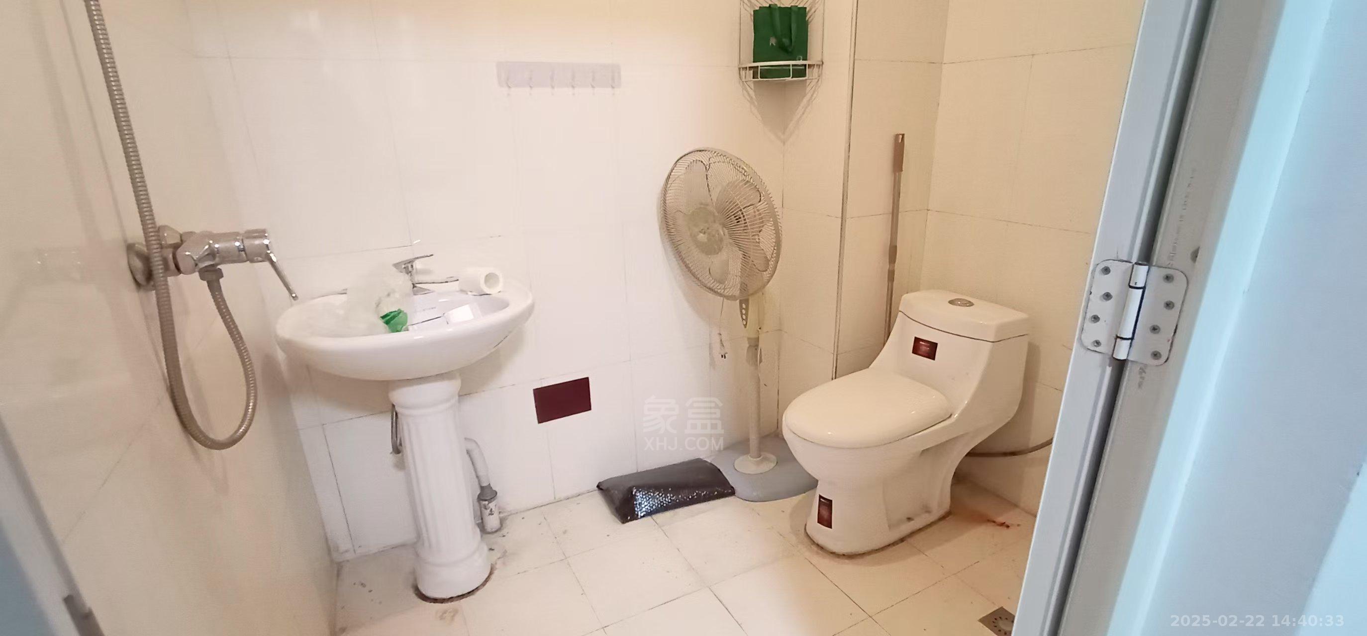 九天国际  3室2厅2卫    2300.0元/月 九天国际  3室2厅2卫    2300.0元/月室内图