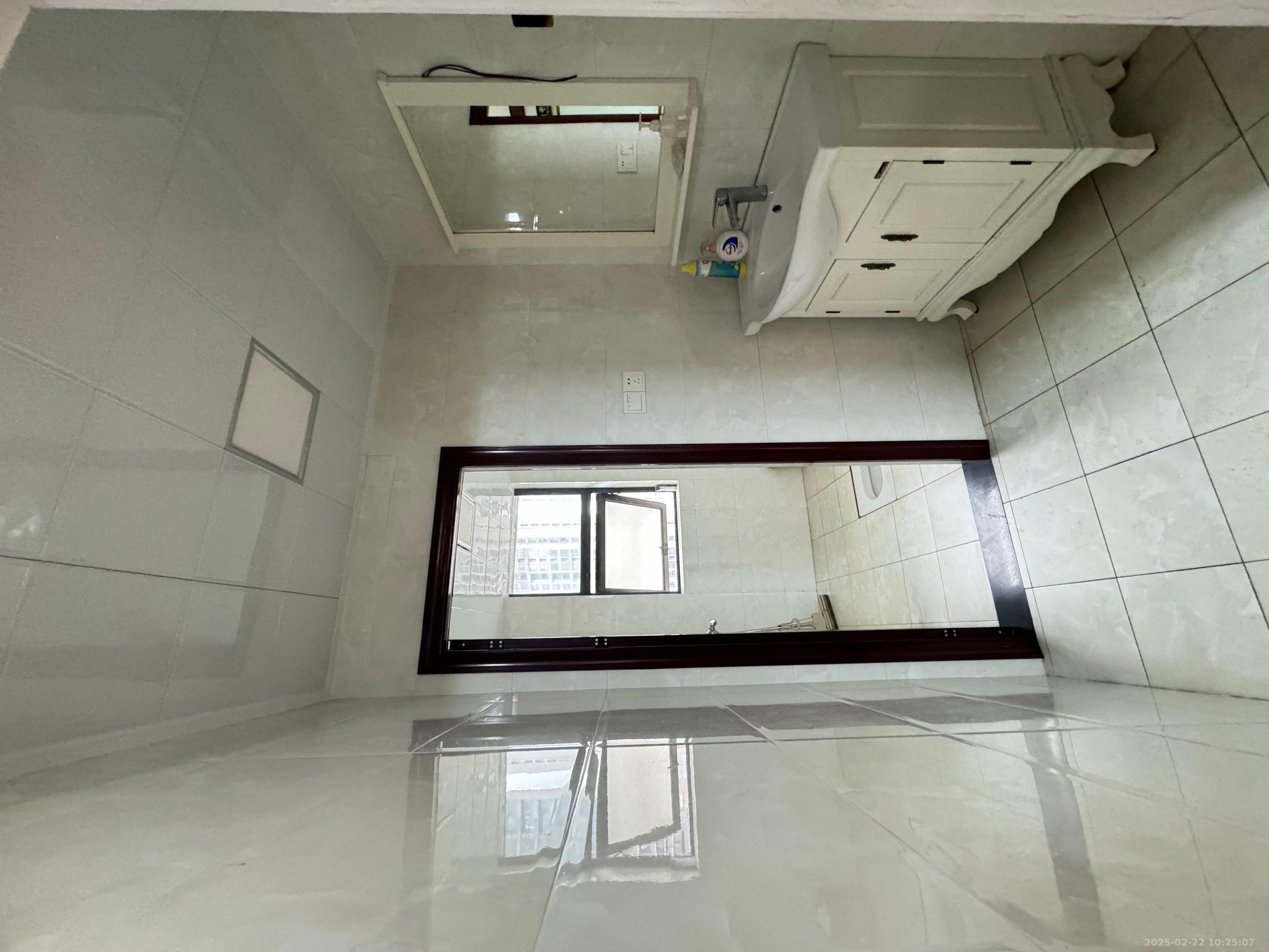 藏珑湖上国际花园 4室2厅2卫 4800.0元/月 藏珑湖上国际花园 4室2厅2卫 4800.0元/月室内图