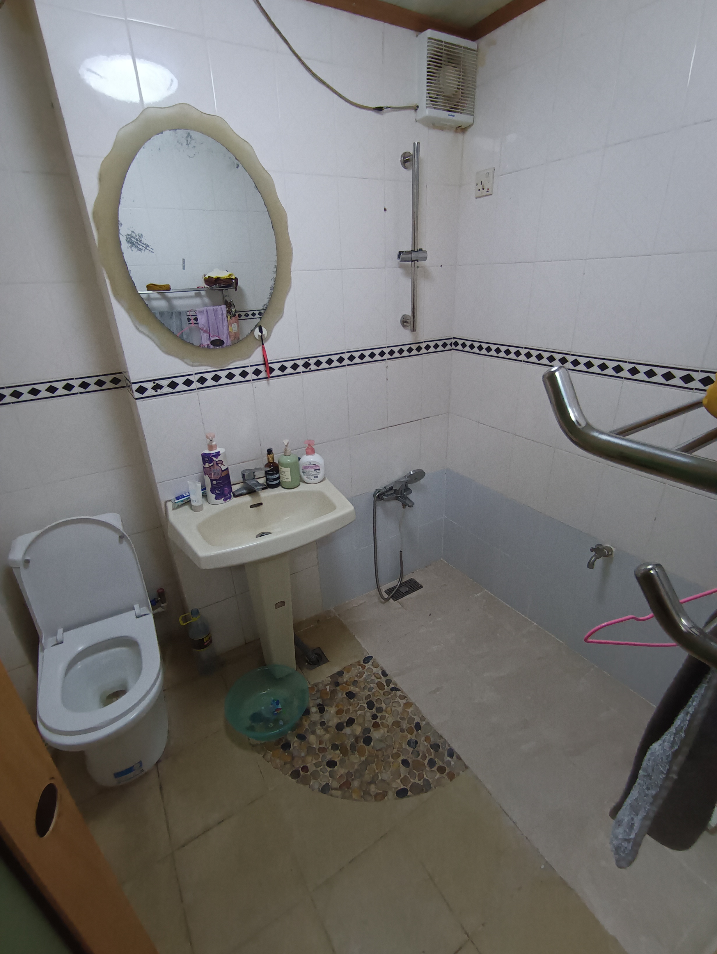 省五矿宿舍 3室2厅2卫 125.0万 省五矿宿舍 3室2厅2卫 125.0万卫生间