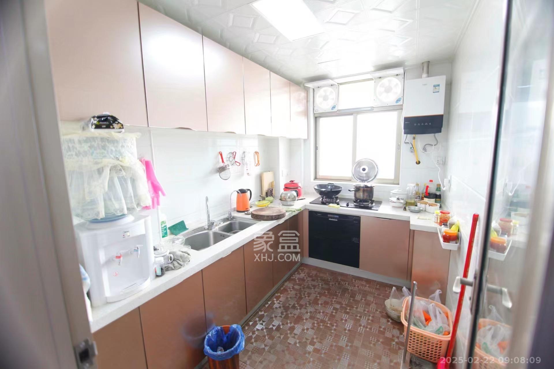 新大新  4室2厅2卫   6900.00元/月室内图