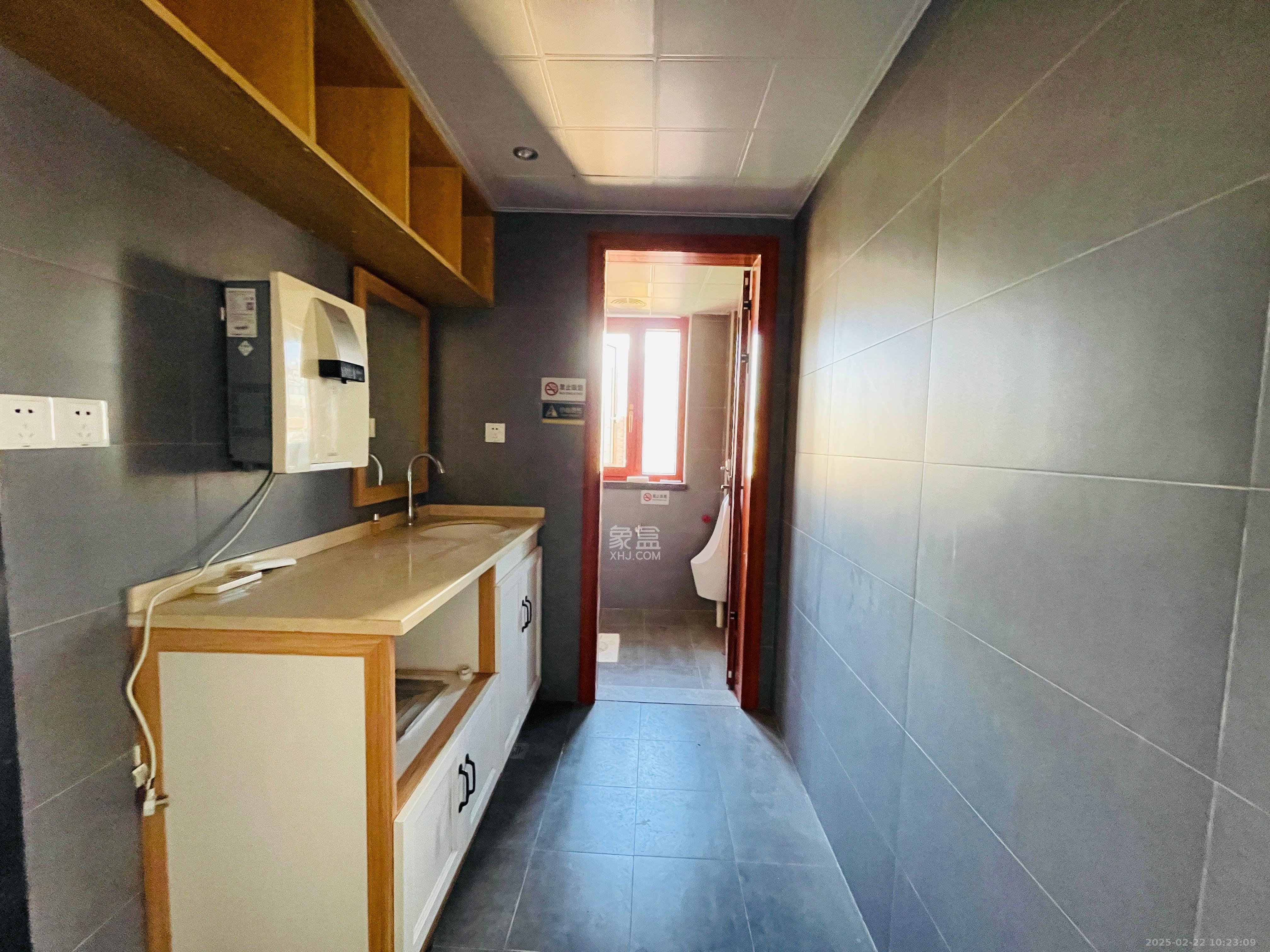 芙蓉公寓 4室2厅2卫 3500.0元/月 芙蓉公寓 4室2厅2卫 3500.0元/月室内图