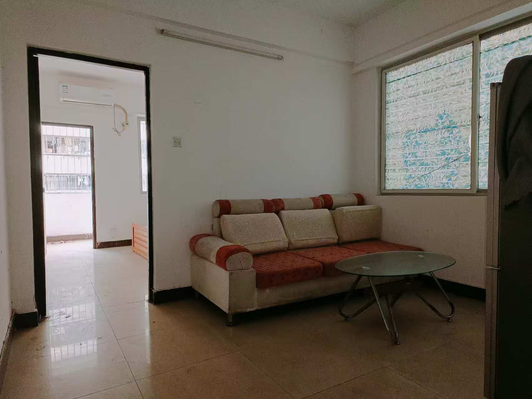 爱华小区  1室1厅1卫    60.0万 爱华小区  1室1厅1卫    60.0万室内图