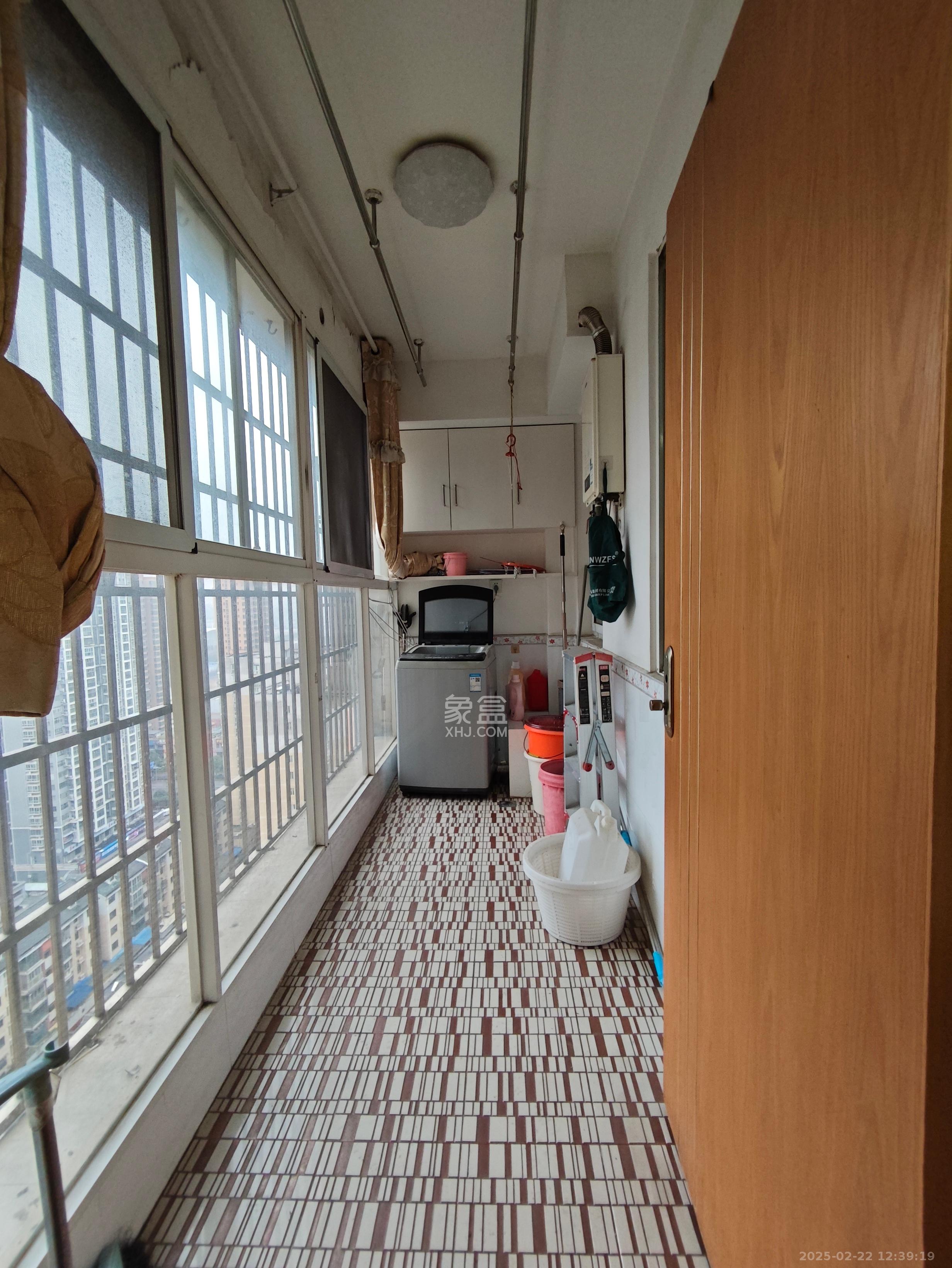 圣力华苑 3室2厅2卫 1700.0元/月 圣力华苑 3室2厅2卫 1700.0元/月室内图