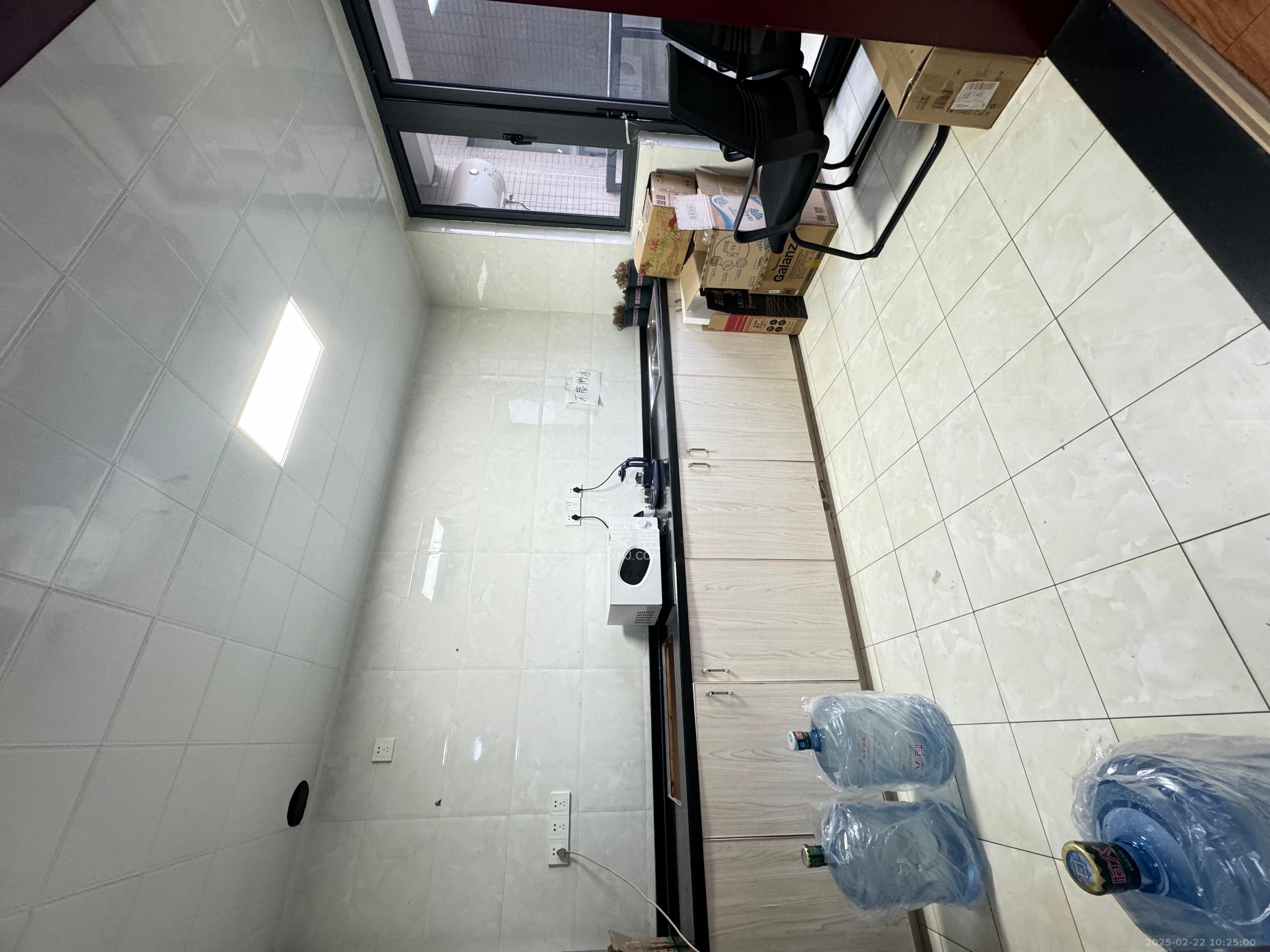 藏珑湖上国际花园 4室2厅2卫 4800.0元/月 藏珑湖上国际花园 4室2厅2卫 4800.0元/月室内图