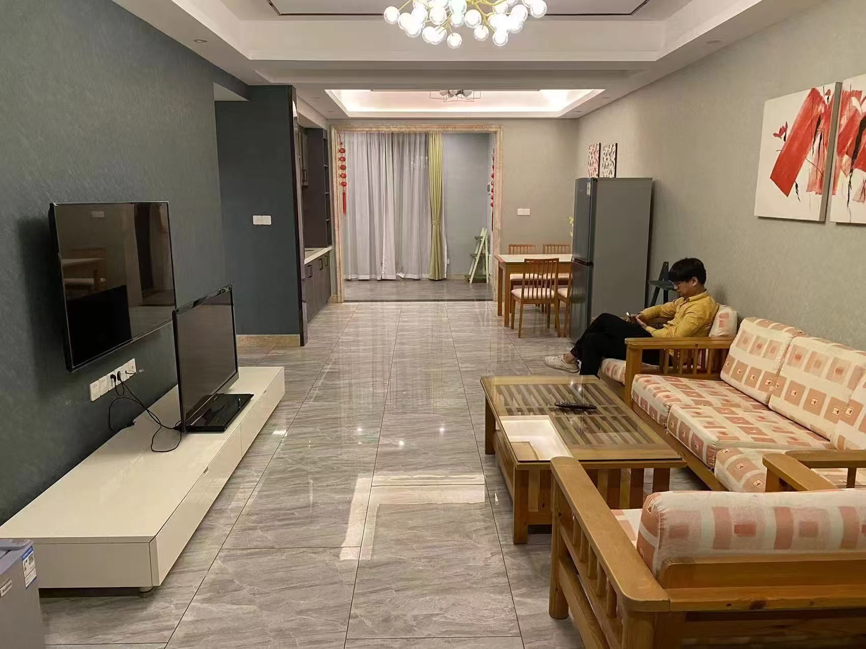怡馨花地  2室2厅1卫   1600.00元/月室内图