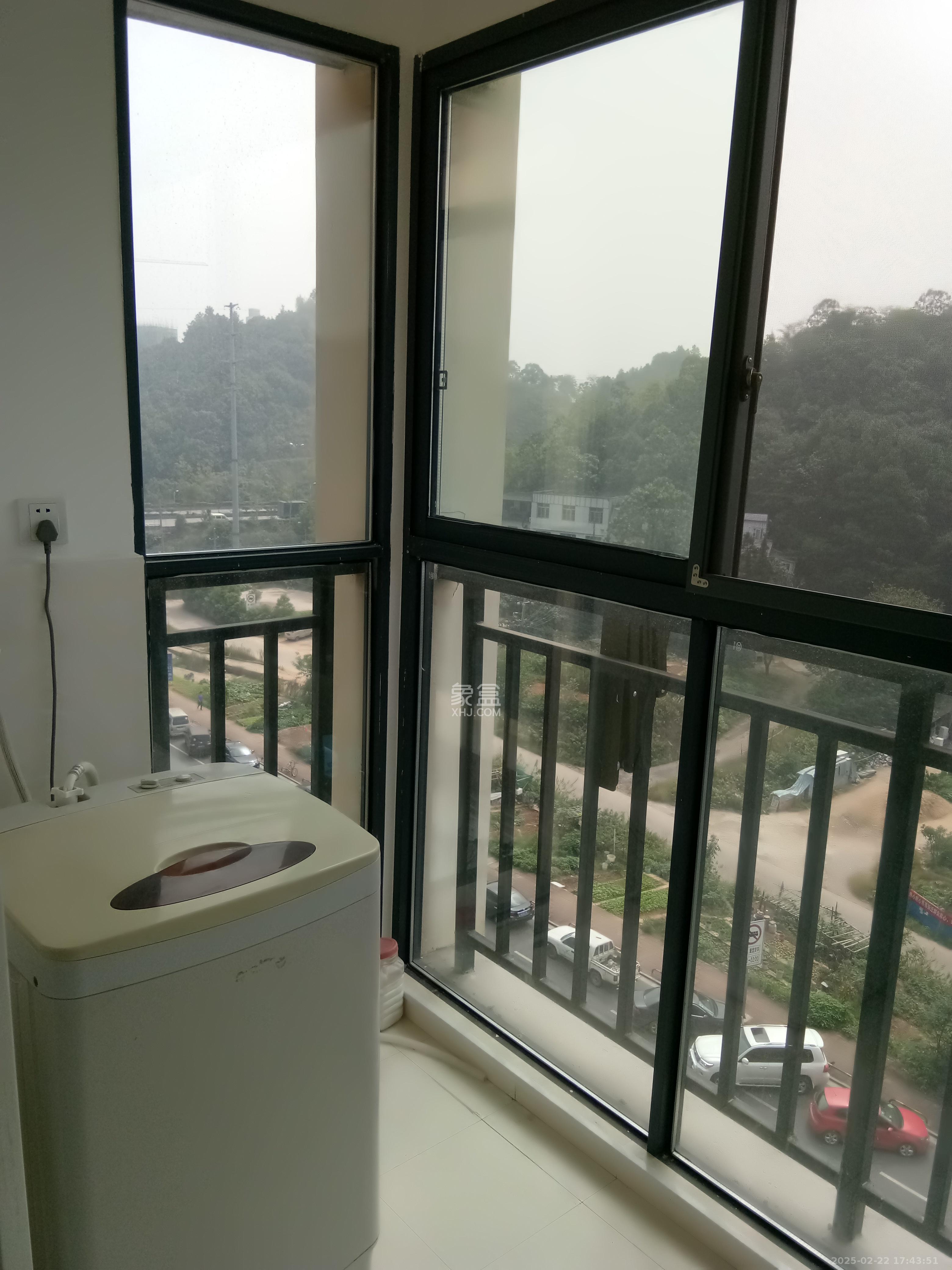山水新城  2室2厅1卫   1600.00元/月室内图