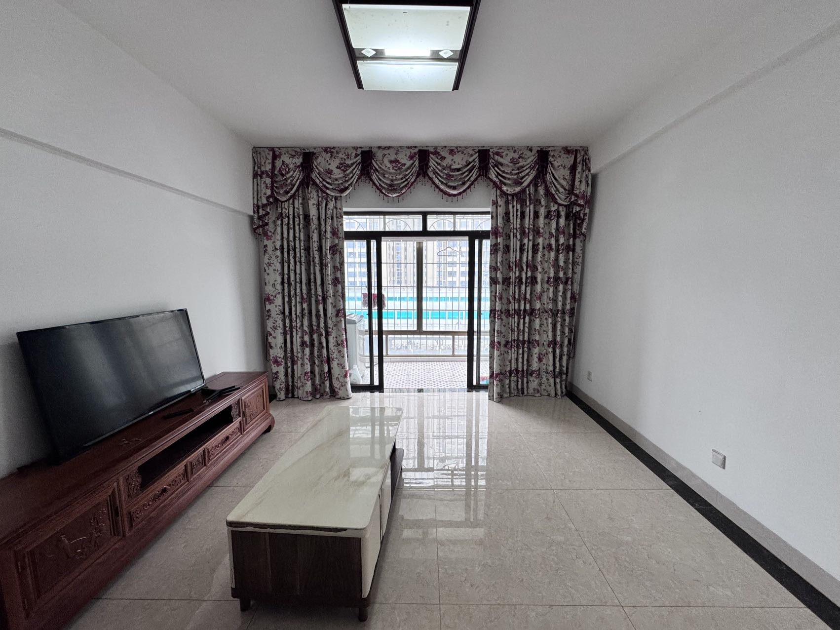 金银小区  2室2厅1卫    93.0万 金银小区  2室2厅1卫    93.0万客厅