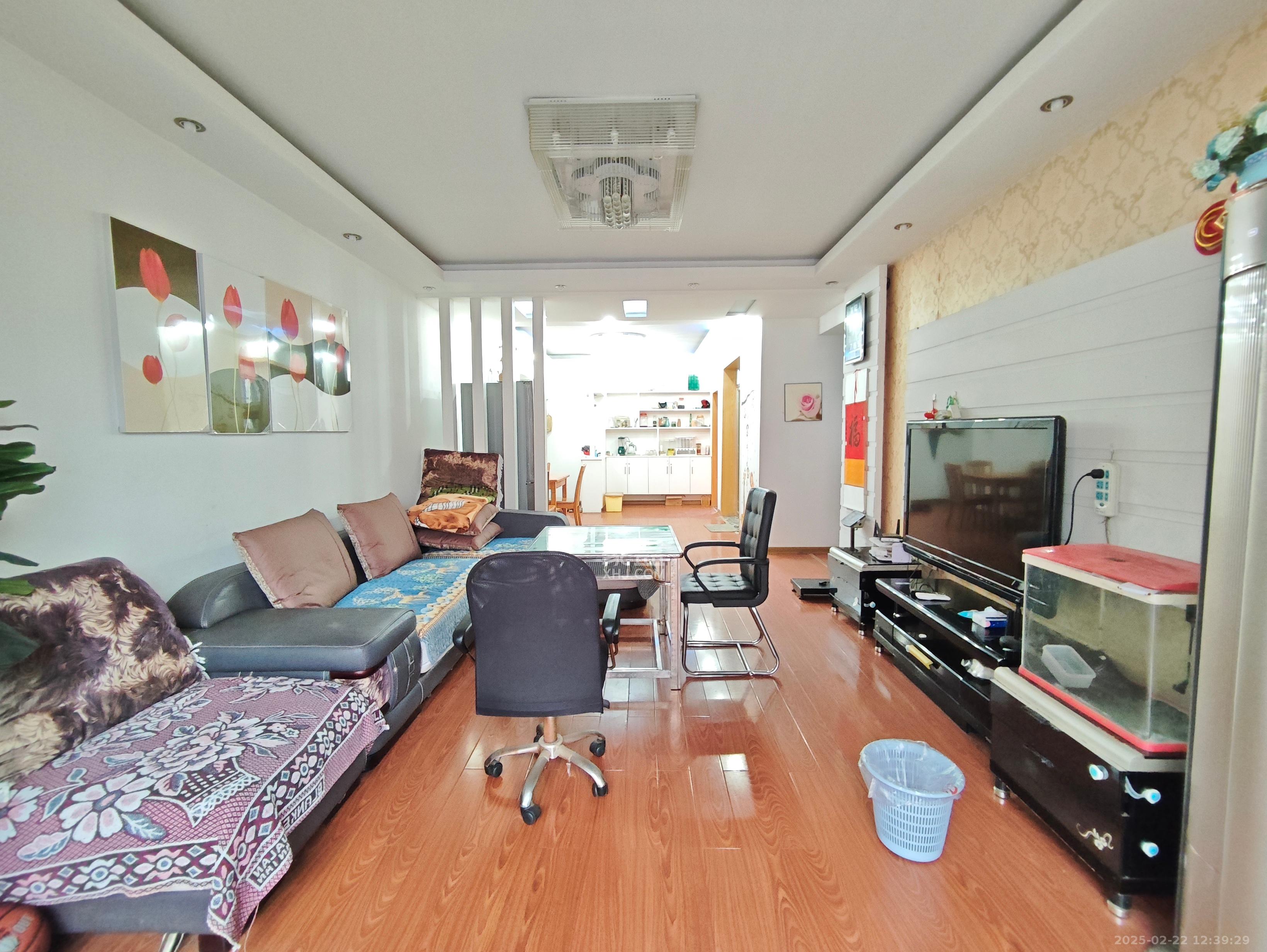 圣力华苑  3室2厅2卫    1700.0元/月室内图