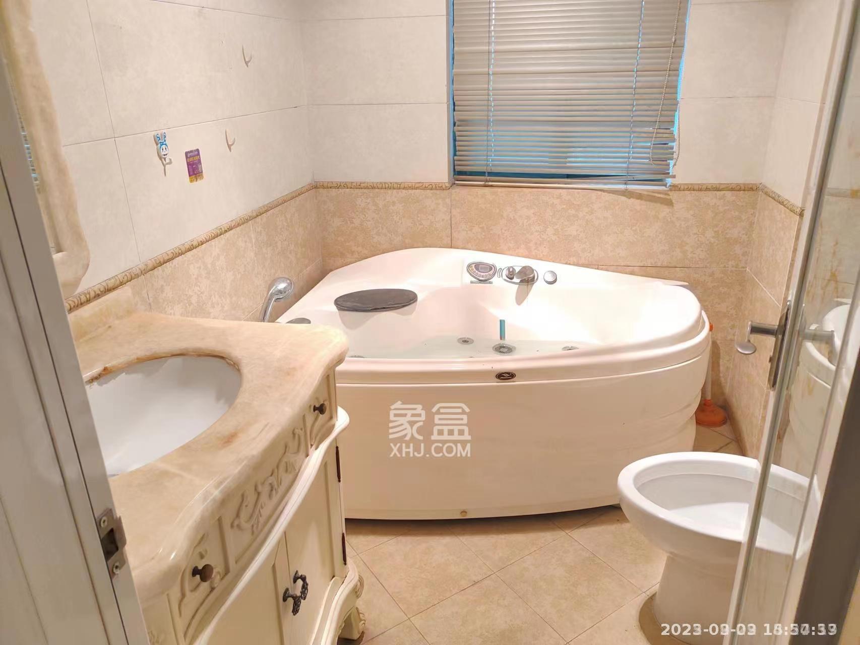 经世皇城 3室2厅2卫 1600.0元/月 经世皇城 3室2厅2卫 1600.0元/月室内图