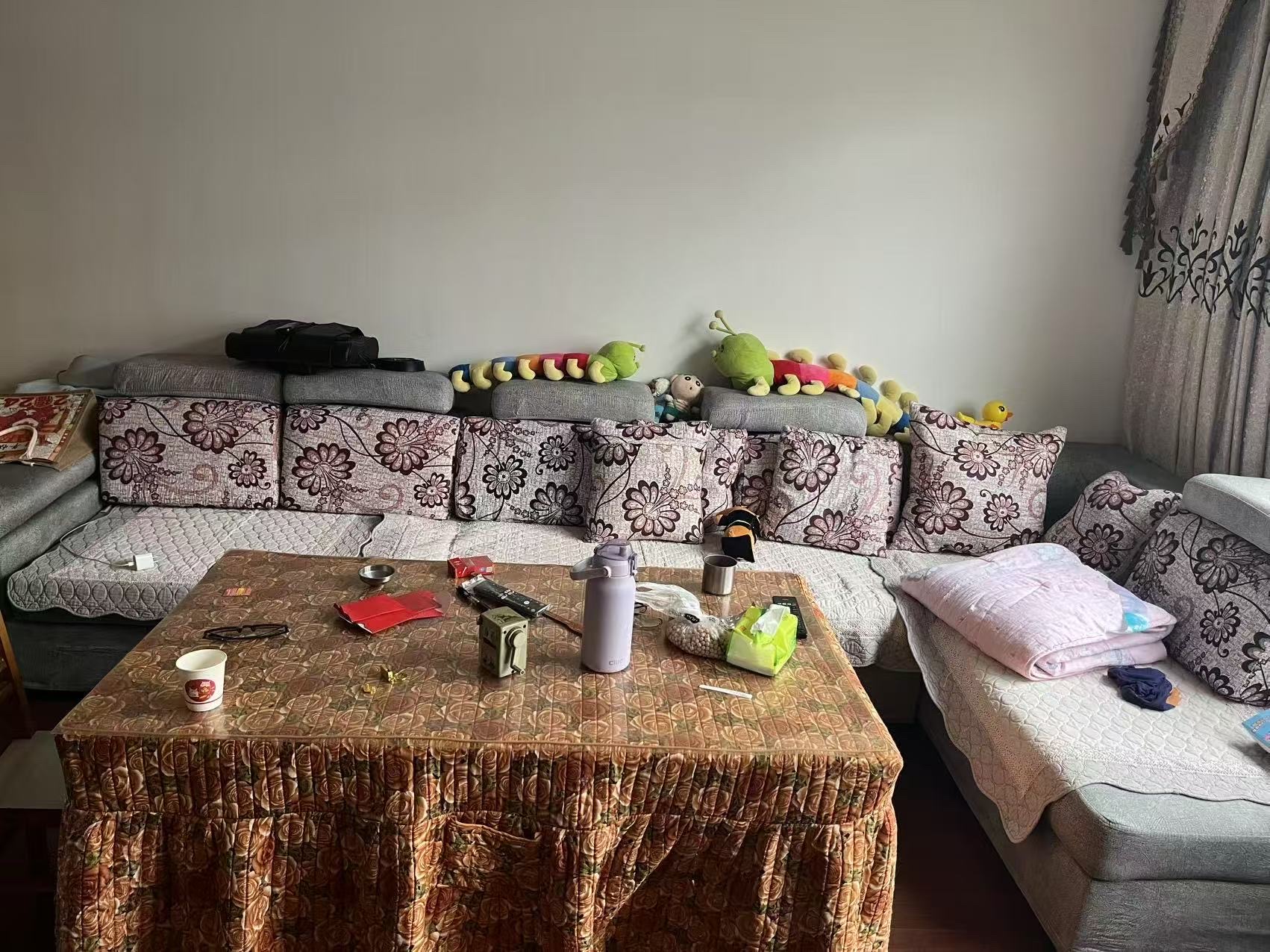 滨江水岸  3室2厅2卫    60.0万客厅